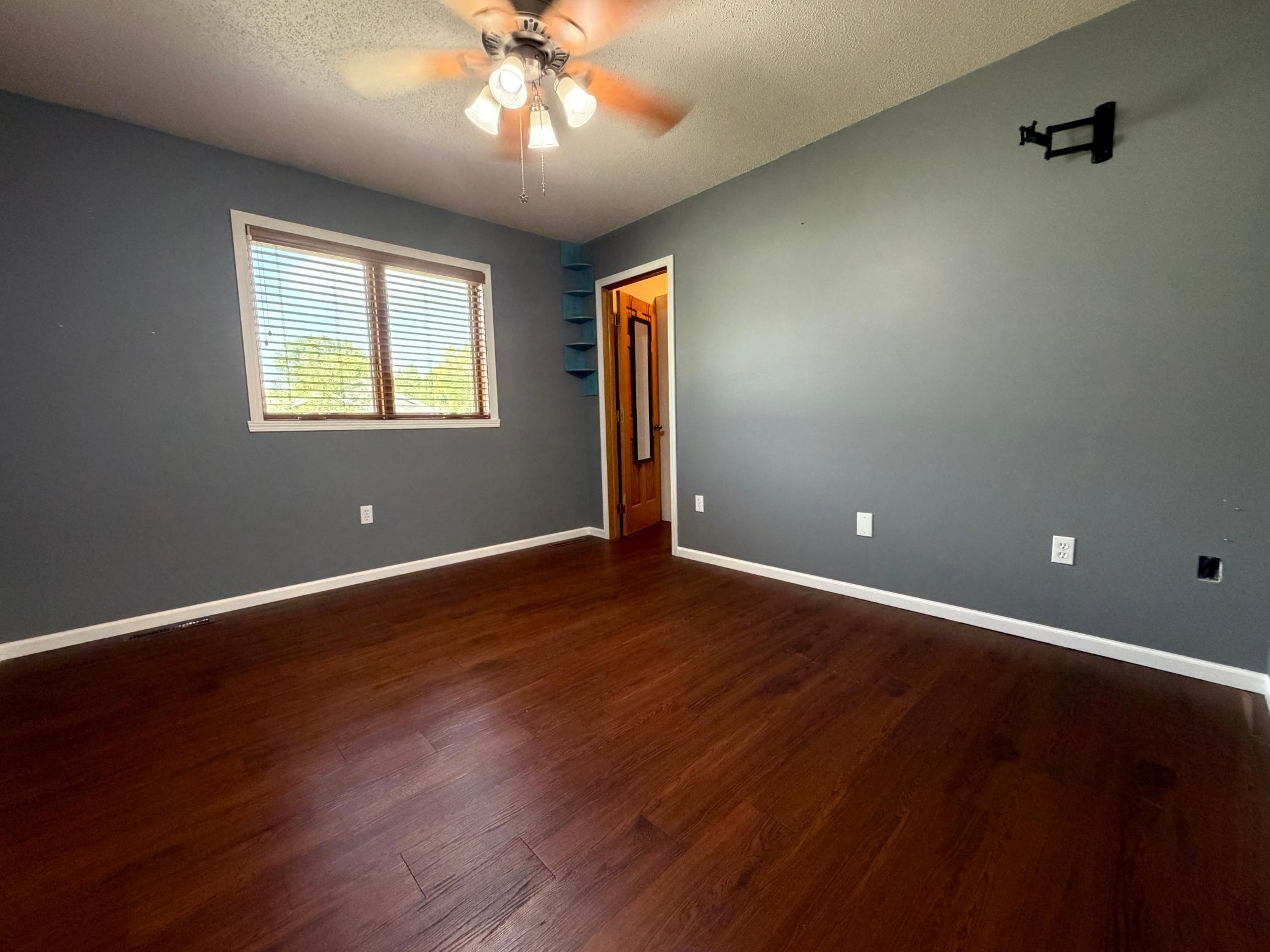 2005 single family home for sale at 604 10th Avenue SE in Barnesville, MN — 5 bed, 2 bath (photo 29 of 56)