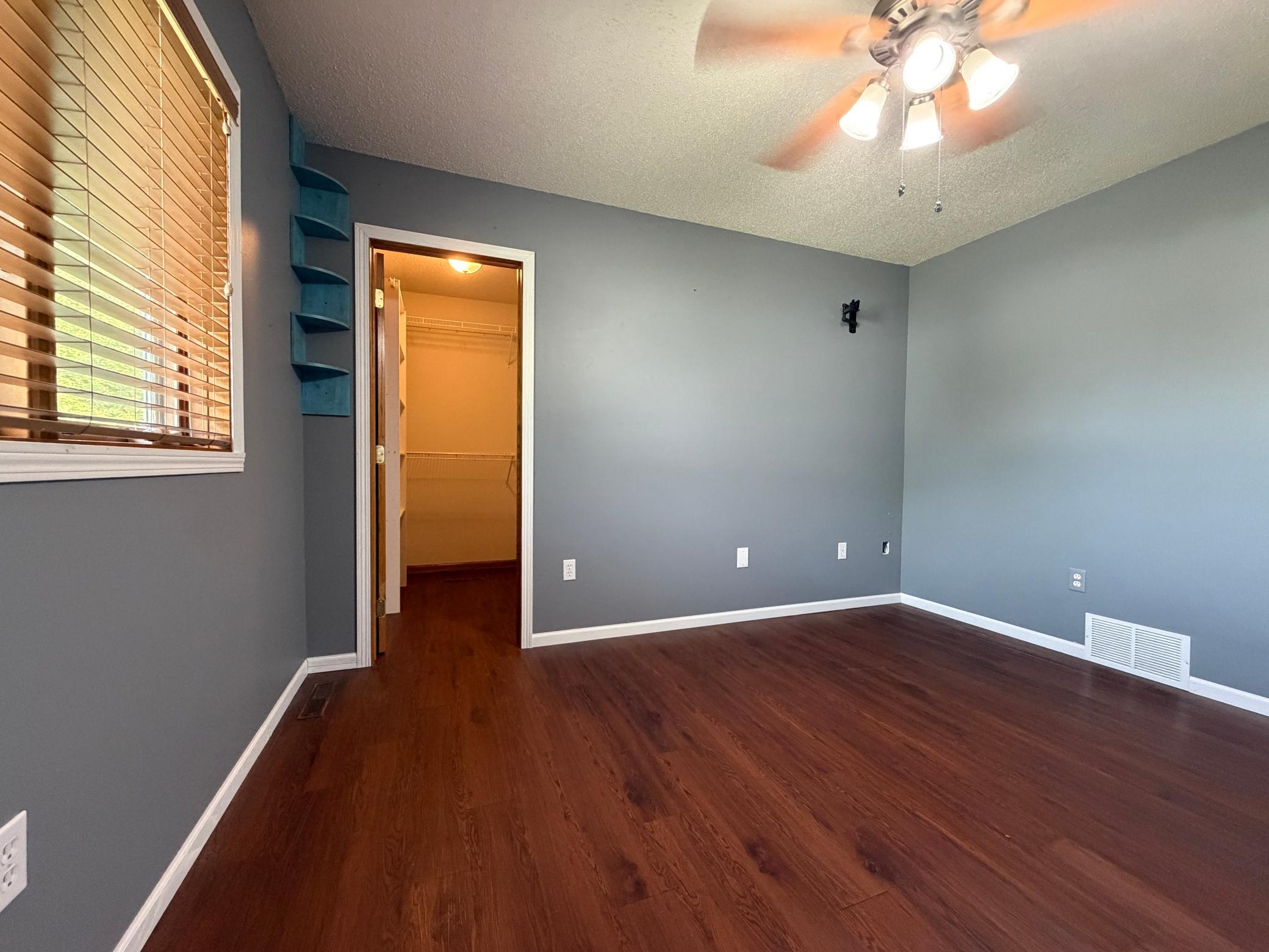 2005 single family home for sale at 604 10th Avenue SE in Barnesville, MN — 5 bed, 2 bath (photo 31 of 56)