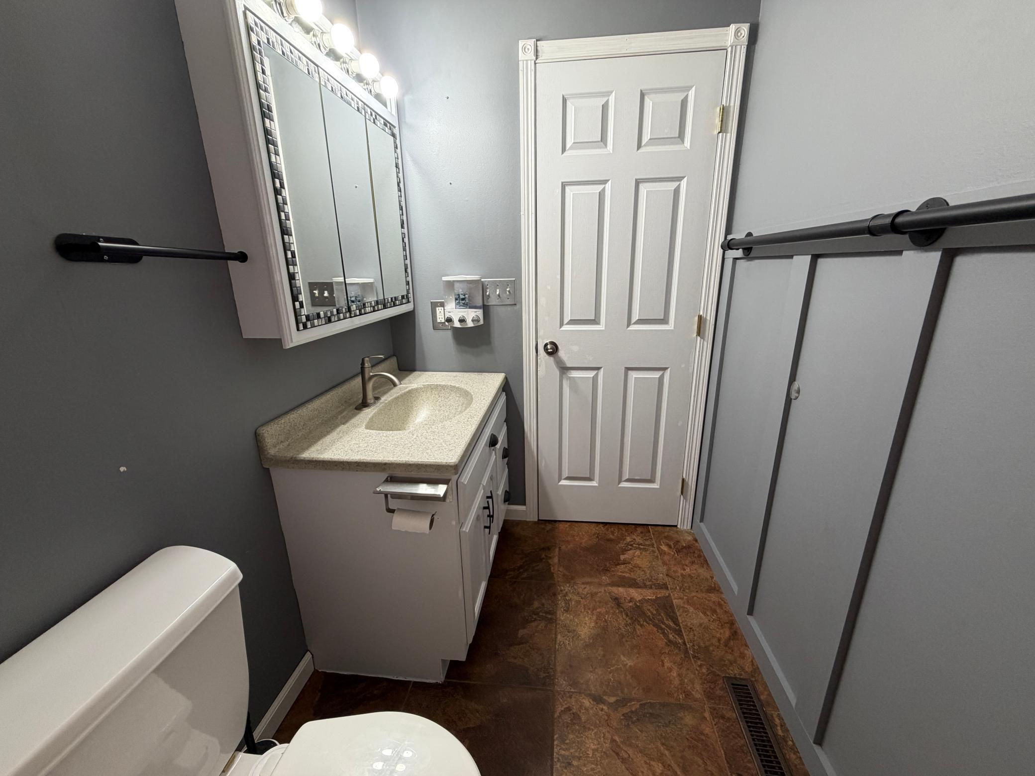 2005 single family home for sale at 604 10th Avenue SE in Barnesville, MN — 5 bed, 2 bath (photo 33 of 56)