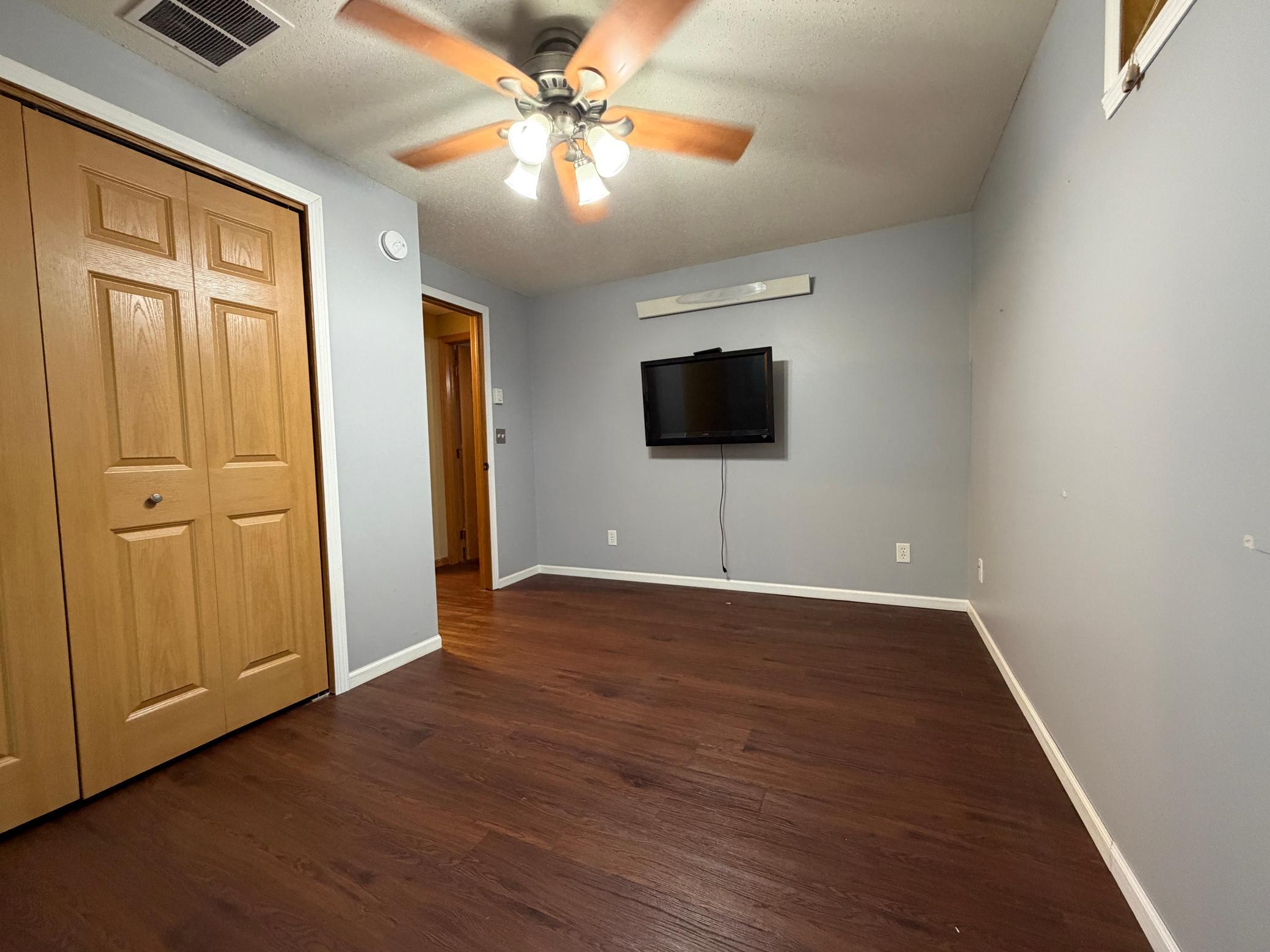 2005 single family home for sale at 604 10th Avenue SE in Barnesville, MN — 5 bed, 2 bath (photo 41 of 56)