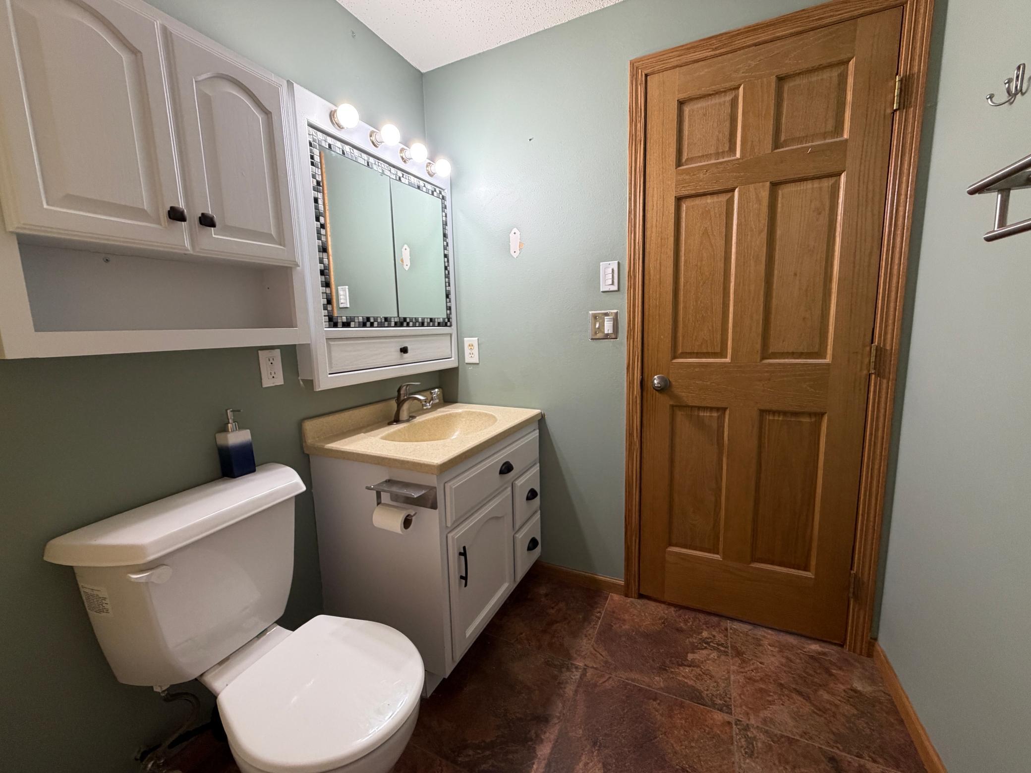 2005 single family home for sale at 604 10th Avenue SE in Barnesville, MN — 5 bed, 2 bath (photo 46 of 56)