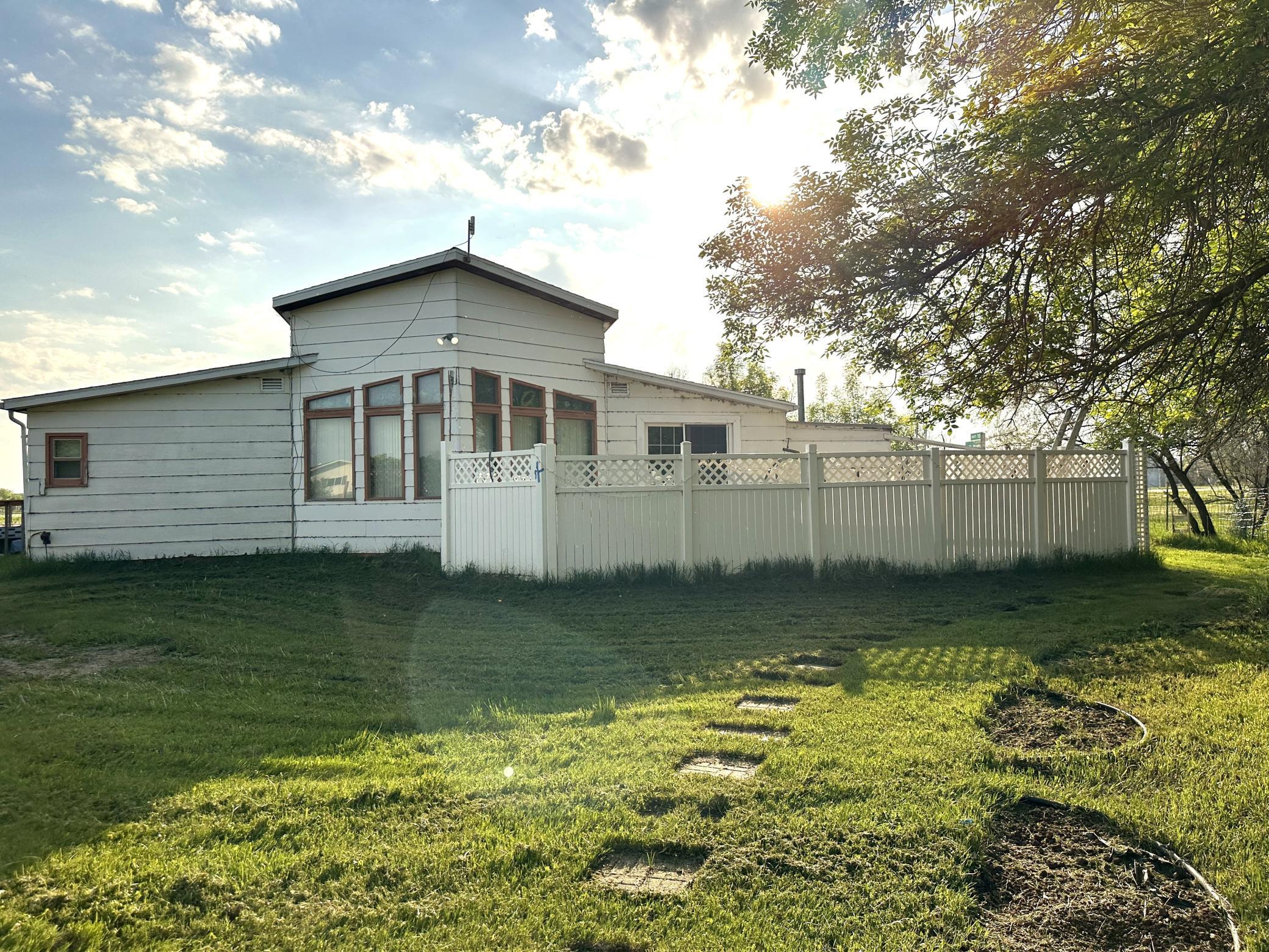 1974 single family home for sale at 1582 NE Freedom Avenue in Manvel, ND — 2 bed, 1 bath (photo 18 of 55)