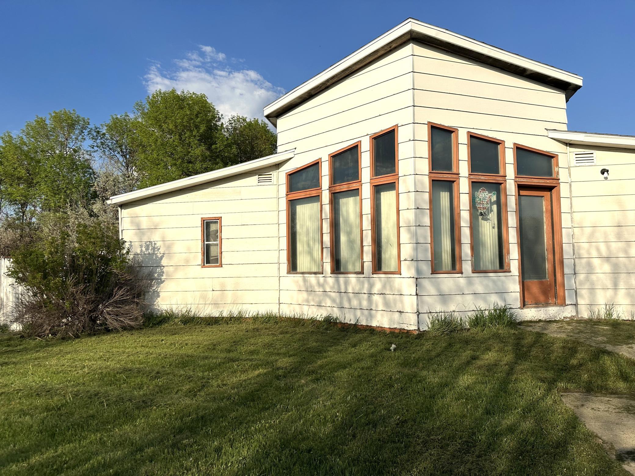 1974 single family home for sale at 1582 NE Freedom Avenue in Manvel, ND — 2 bed, 1 bath (photo 21 of 55)