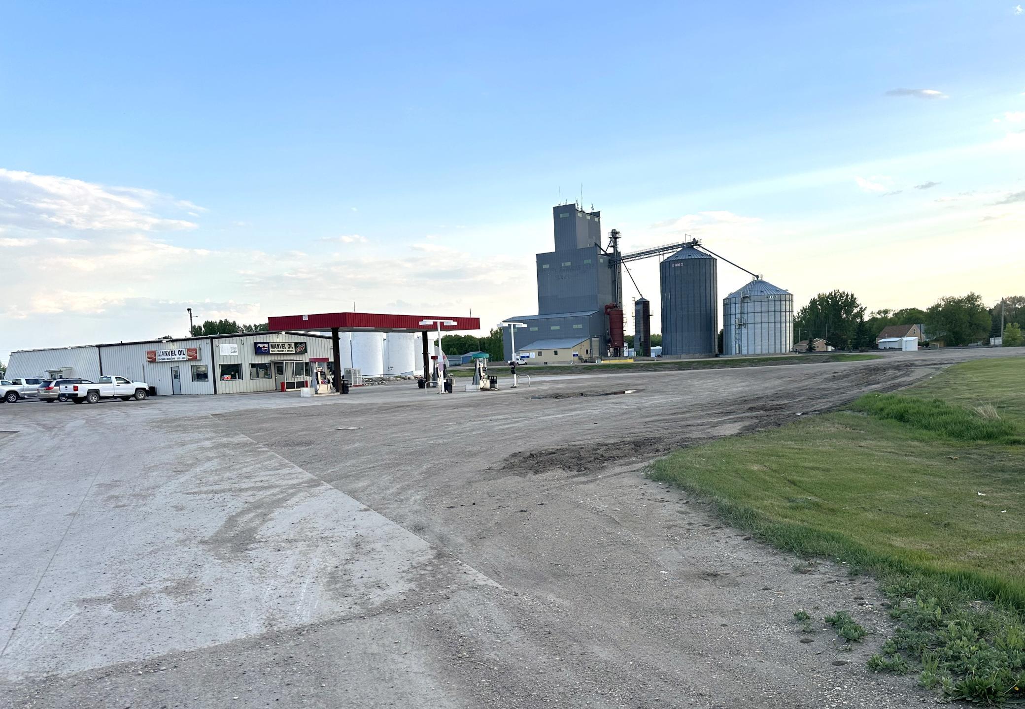 1974 single family home for sale at 1582 NE Freedom Avenue in Manvel, ND — 2 bed, 1 bath (photo 54 of 55)