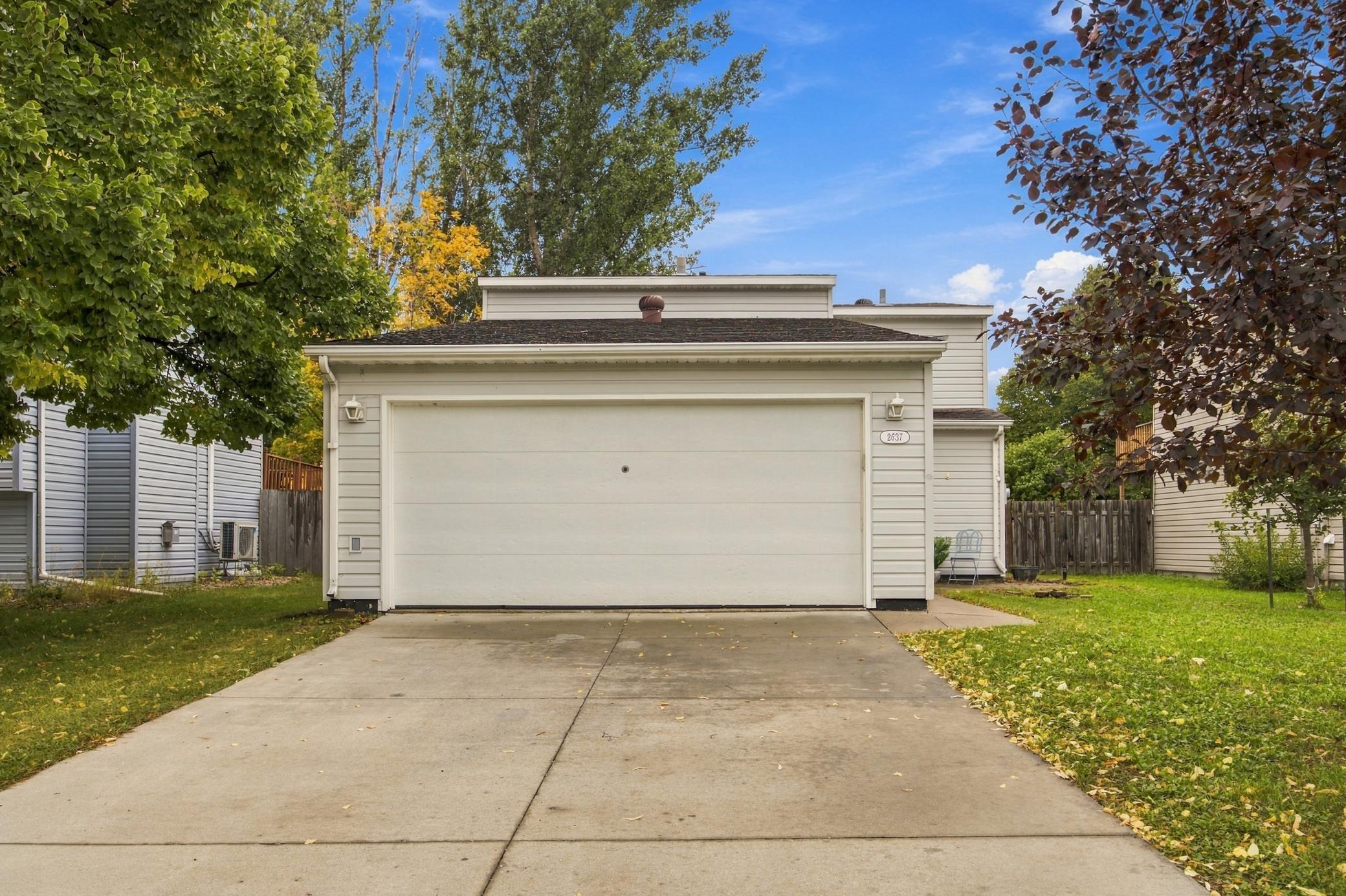 1981 single family home for sale at 2637 29th Avenue S in Moorhead, MN — 3 bed, 2 bath (photo 2 of 34)