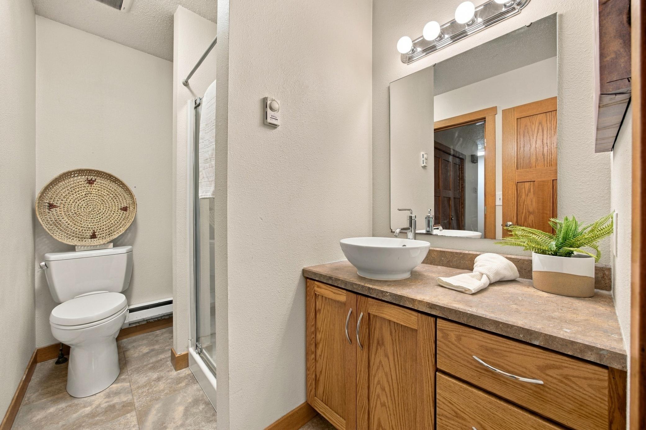1981 single family home for sale at 2637 29th Avenue S in Moorhead, MN — 3 bed, 2 bath (photo 13 of 34)