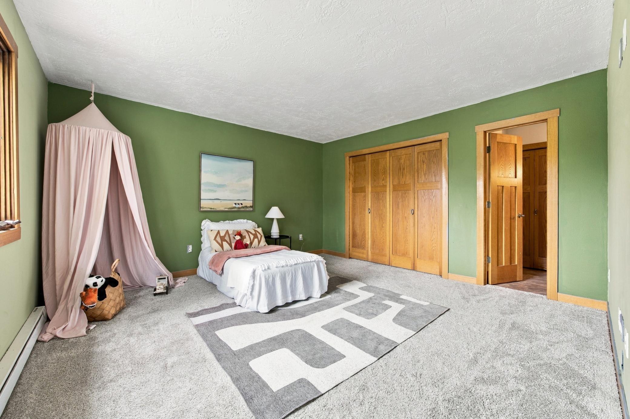 1981 single family home for sale at 2637 29th Avenue S in Moorhead, MN — 3 bed, 2 bath (photo 17 of 34)