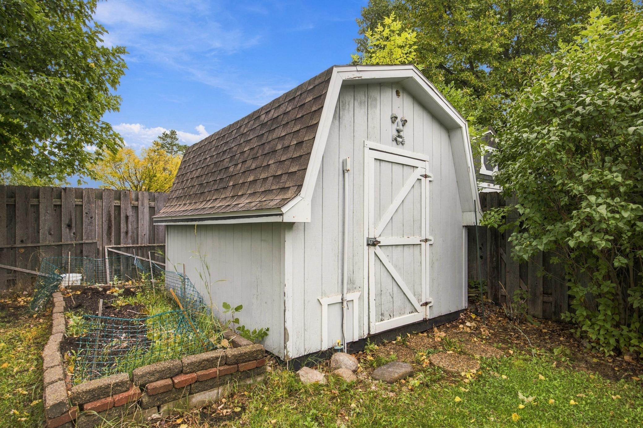 1981 single family home for sale at 2637 29th Avenue S in Moorhead, MN — 3 bed, 2 bath (photo 26 of 34)