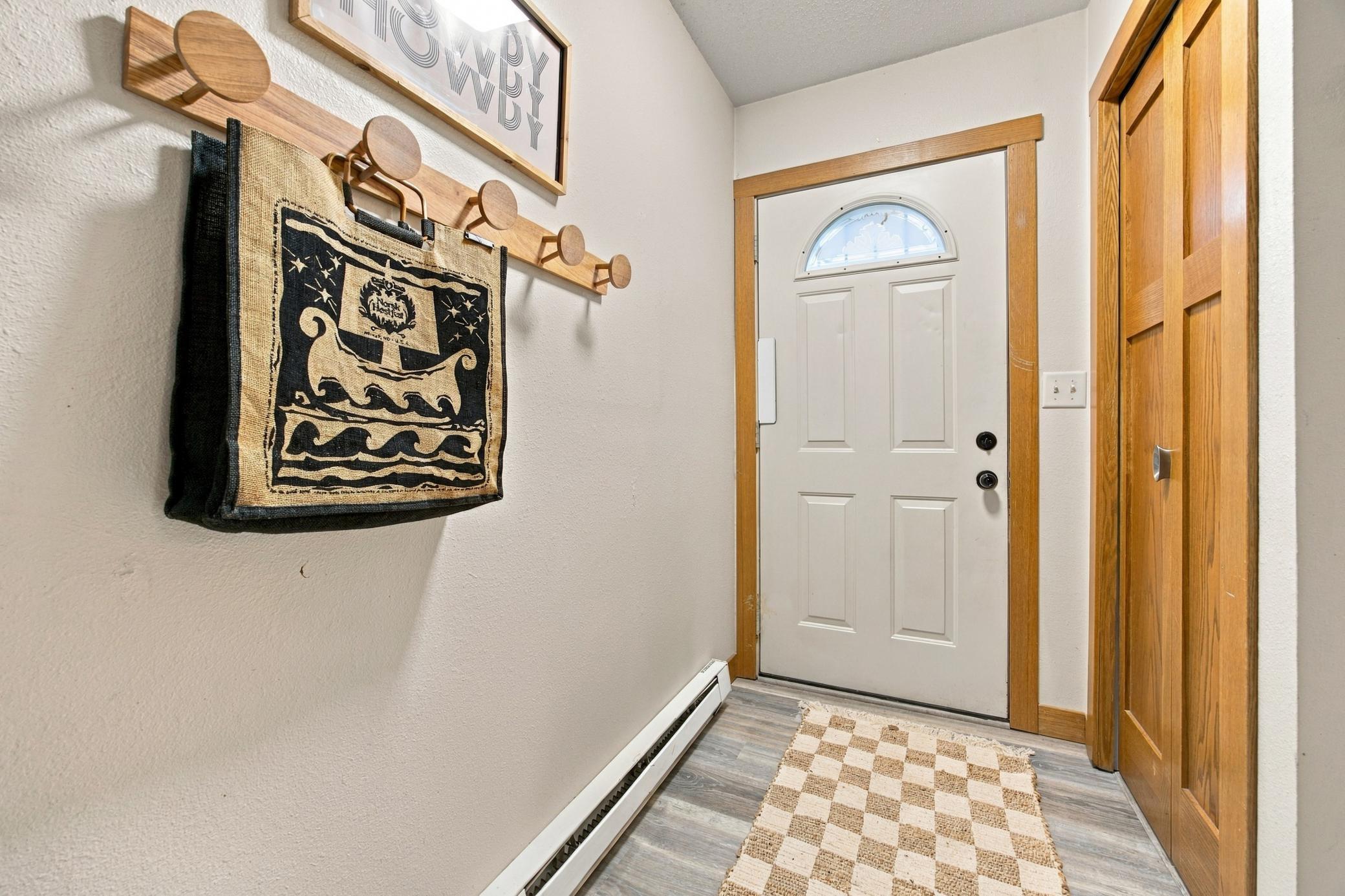 1981 single family home for sale at 2637 29th Avenue S in Moorhead, MN — 3 bed, 2 bath (photo 4 of 34)