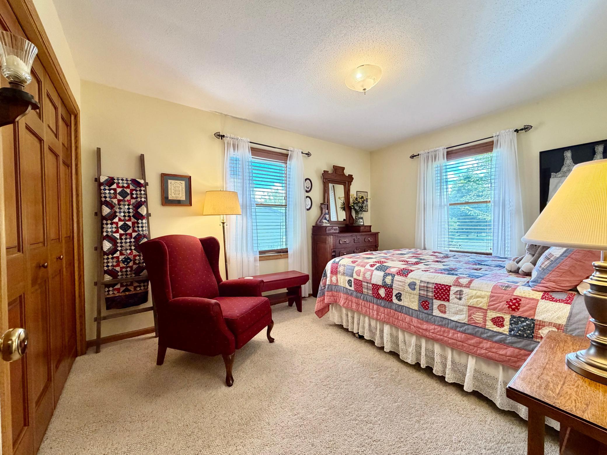 1991 single family home for sale at 2201 Ridgewood Drive in Fergus Falls, MN — 4 bed, 3 bath (photo 17 of 42)