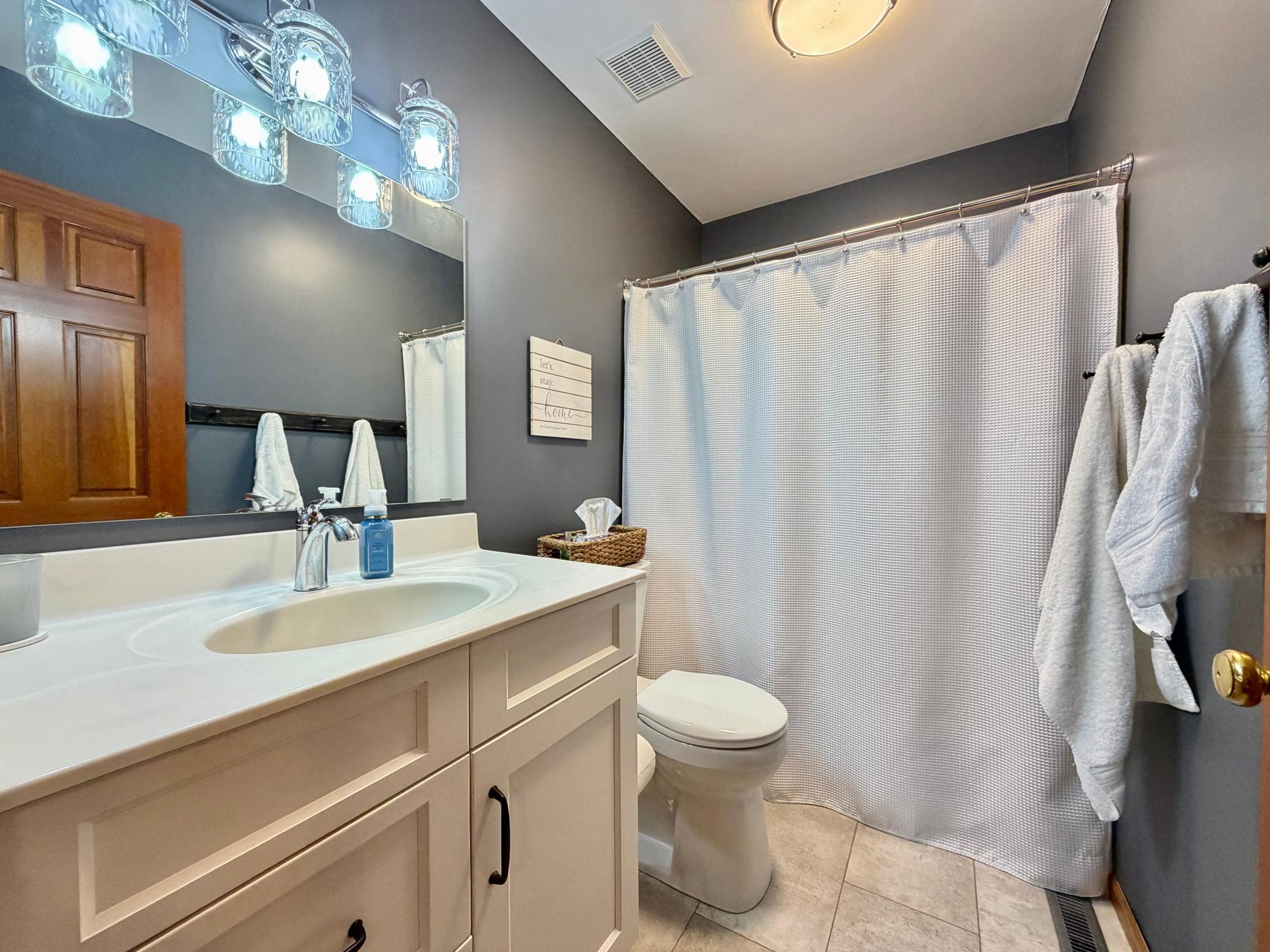 1991 single family home for sale at 2201 Ridgewood Drive in Fergus Falls, MN — 4 bed, 3 bath (photo 18 of 42)
