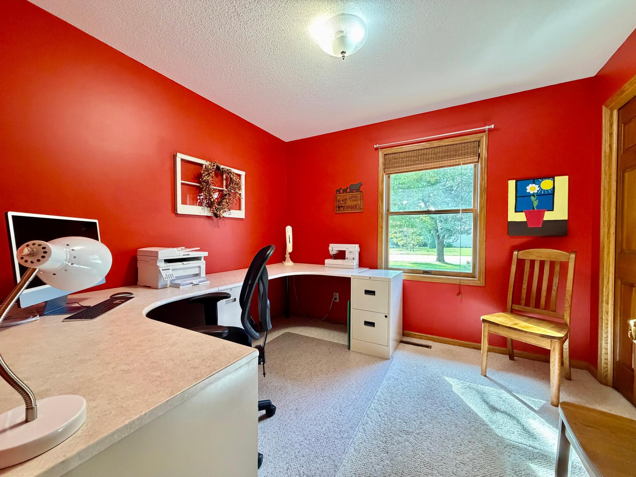 1991 single family home for sale at 2201 Ridgewood Drive in Fergus Falls, MN — 4 bed, 3 bath (photo 19 of 42)