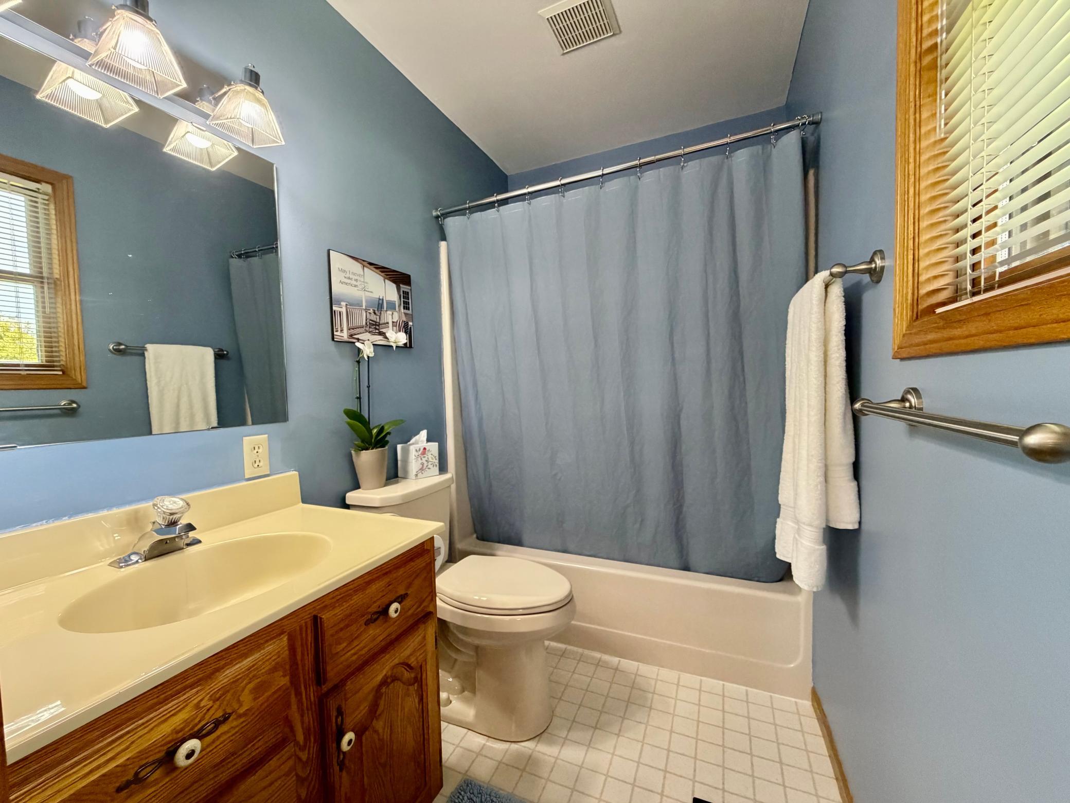 1991 single family home for sale at 2201 Ridgewood Drive in Fergus Falls, MN — 4 bed, 3 bath (photo 20 of 42)