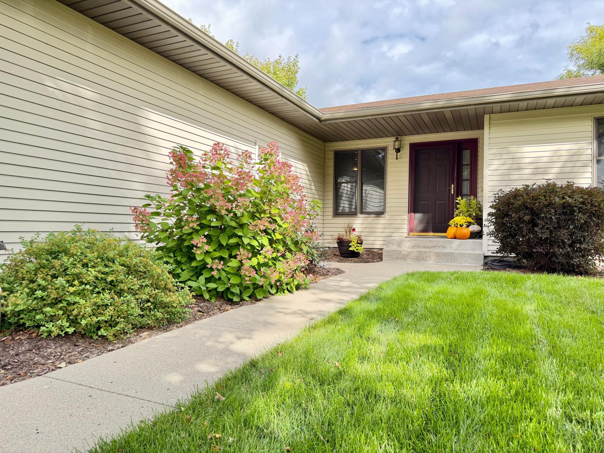 1991 single family home for sale at 2201 Ridgewood Drive in Fergus Falls, MN — 4 bed, 3 bath (photo 4 of 42)
