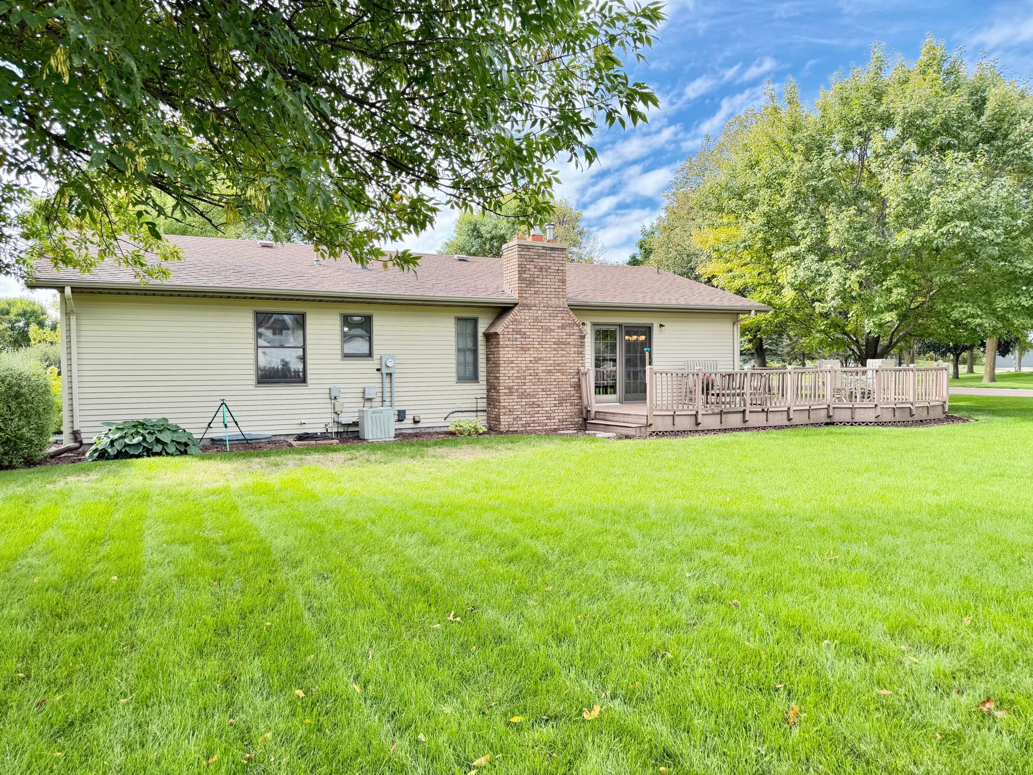 1991 single family home for sale at 2201 Ridgewood Drive in Fergus Falls, MN — 4 bed, 3 bath (photo 35 of 42)