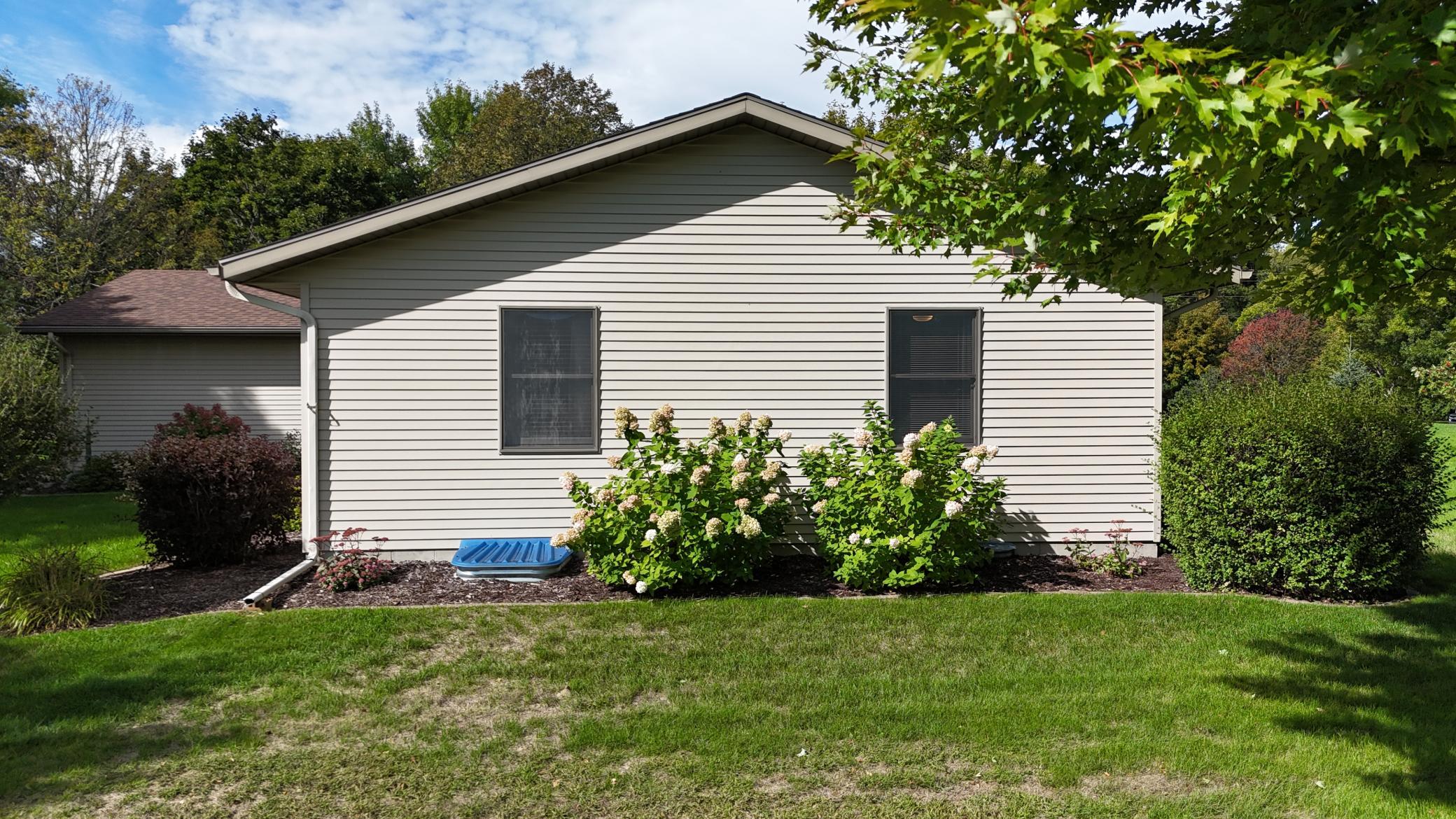 1991 single family home for sale at 2201 Ridgewood Drive in Fergus Falls, MN — 4 bed, 3 bath (photo 37 of 42)