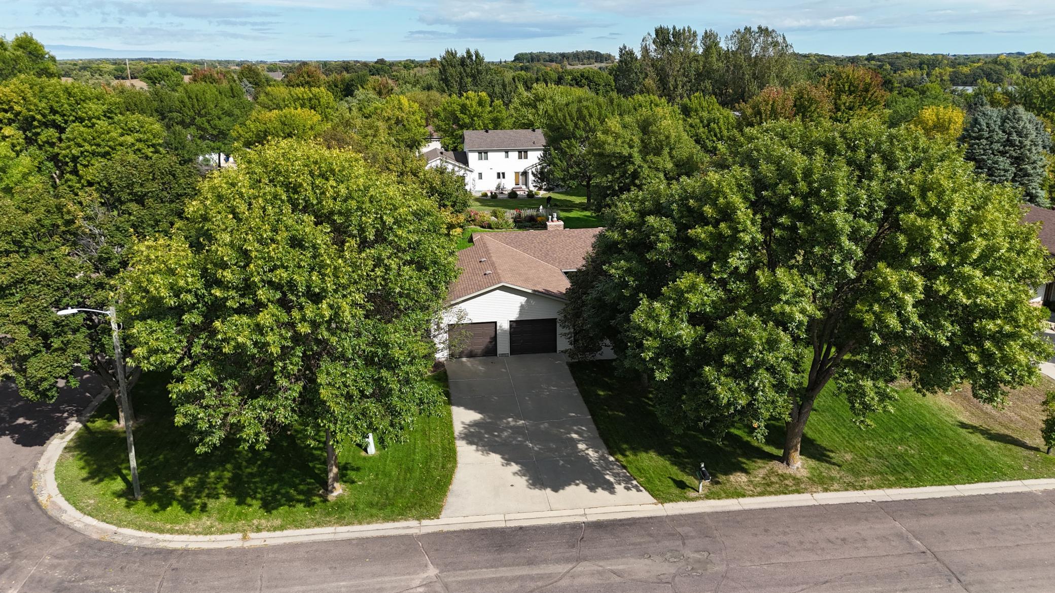 1991 single family home for sale at 2201 Ridgewood Drive in Fergus Falls, MN — 4 bed, 3 bath (photo 39 of 42)