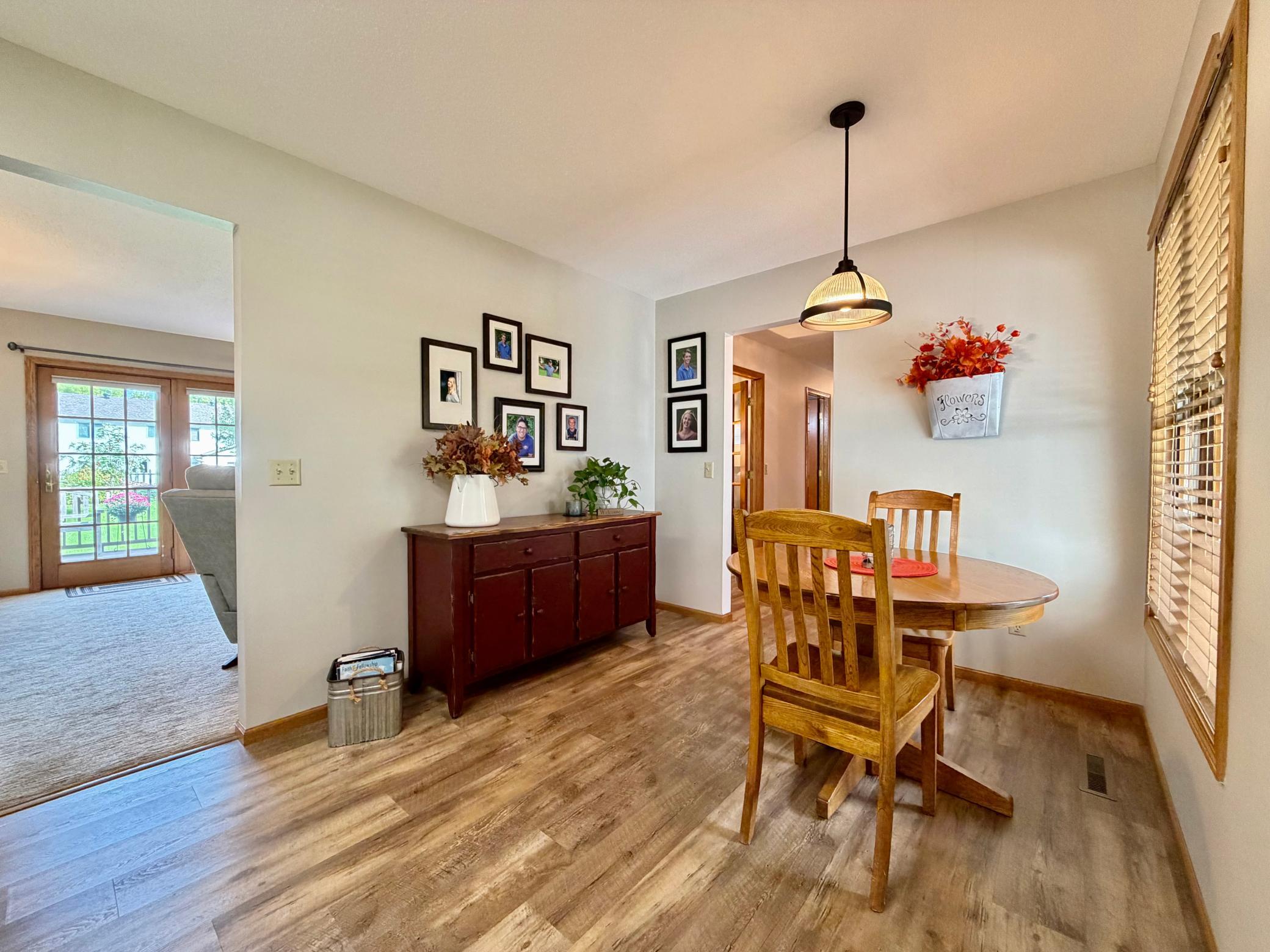 1991 single family home for sale at 2201 Ridgewood Drive in Fergus Falls, MN — 4 bed, 3 bath (photo 6 of 42)