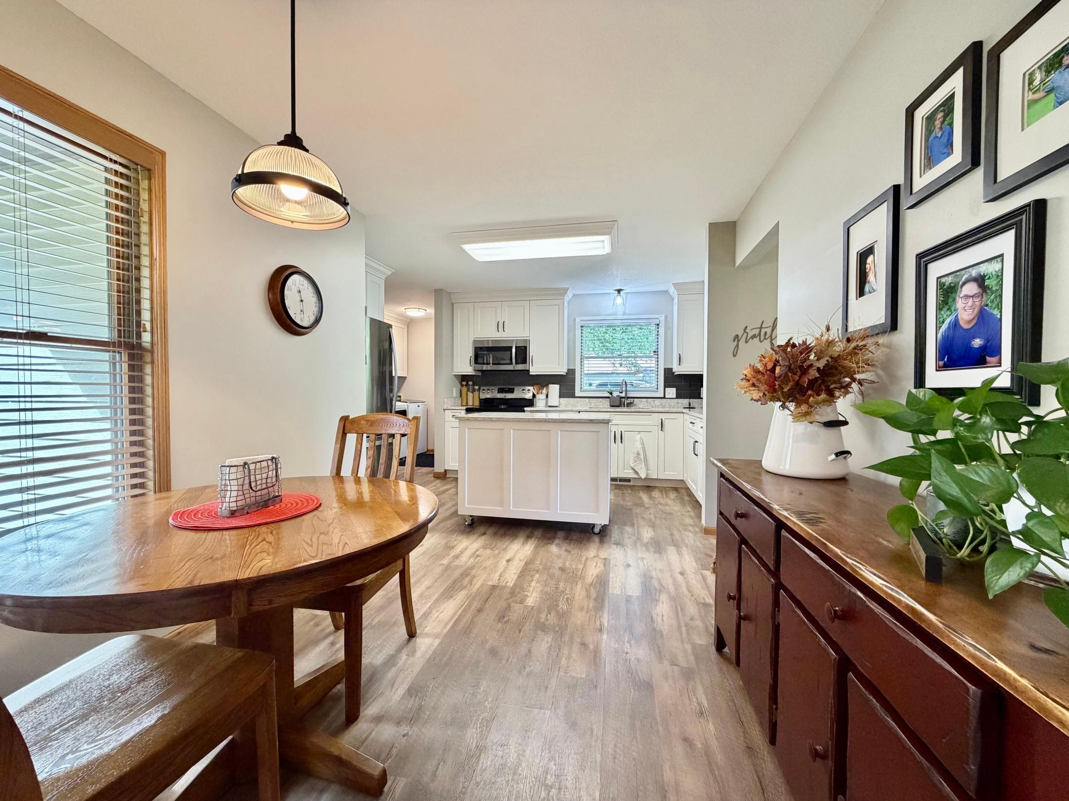 1991 single family home for sale at 2201 Ridgewood Drive in Fergus Falls, MN — 4 bed, 3 bath (photo 7 of 42)