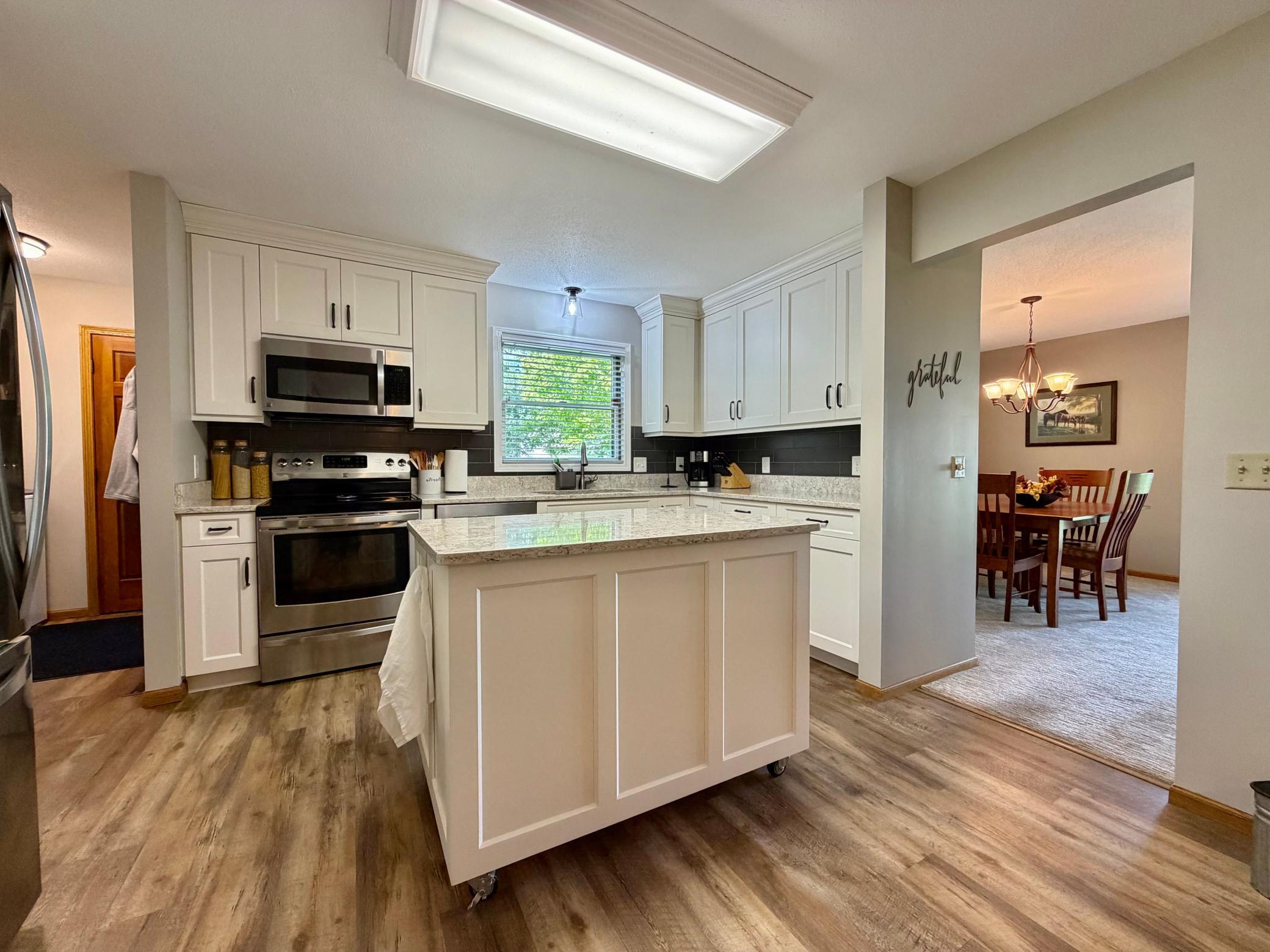 1991 single family home for sale at 2201 Ridgewood Drive in Fergus Falls, MN — 4 bed, 3 bath (photo 8 of 42)