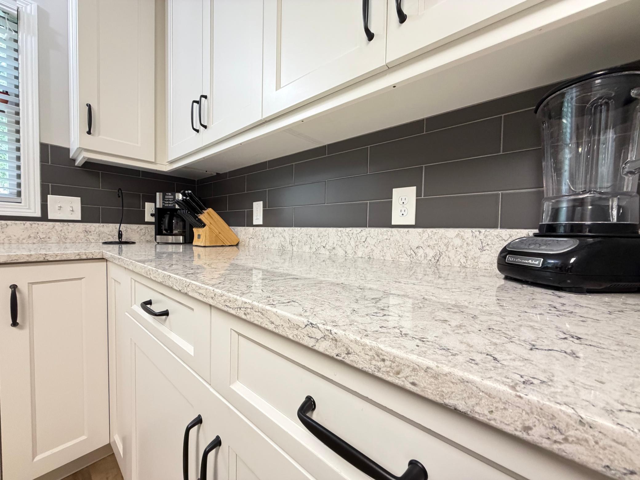 1991 single family home for sale at 2201 Ridgewood Drive in Fergus Falls, MN — 4 bed, 3 bath (photo 10 of 42)