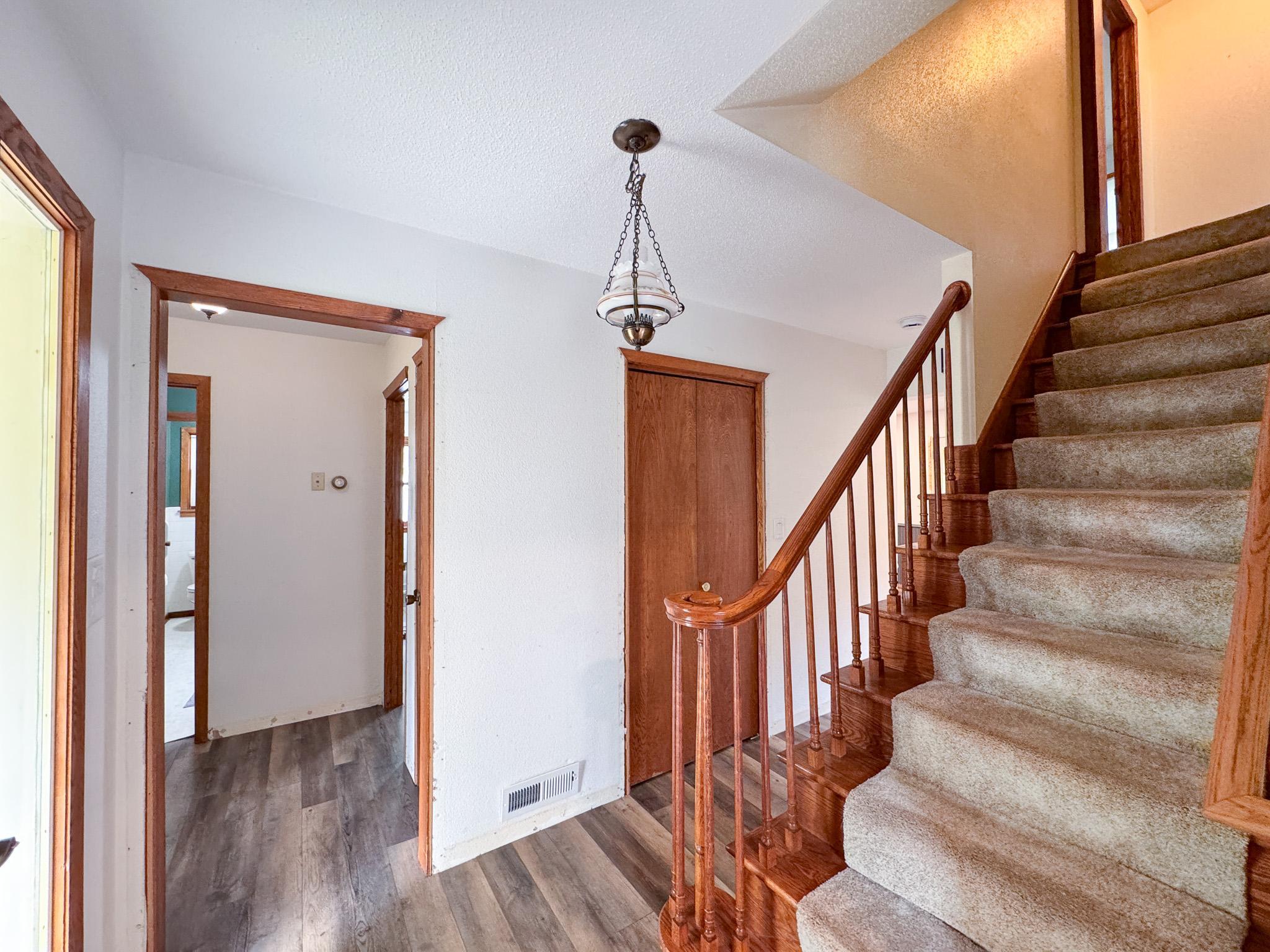 1978 single family home for sale at 615 S Woodland Drive in Fergus Falls, MN — 4 bed, 4 bath (photo 3 of 55)
