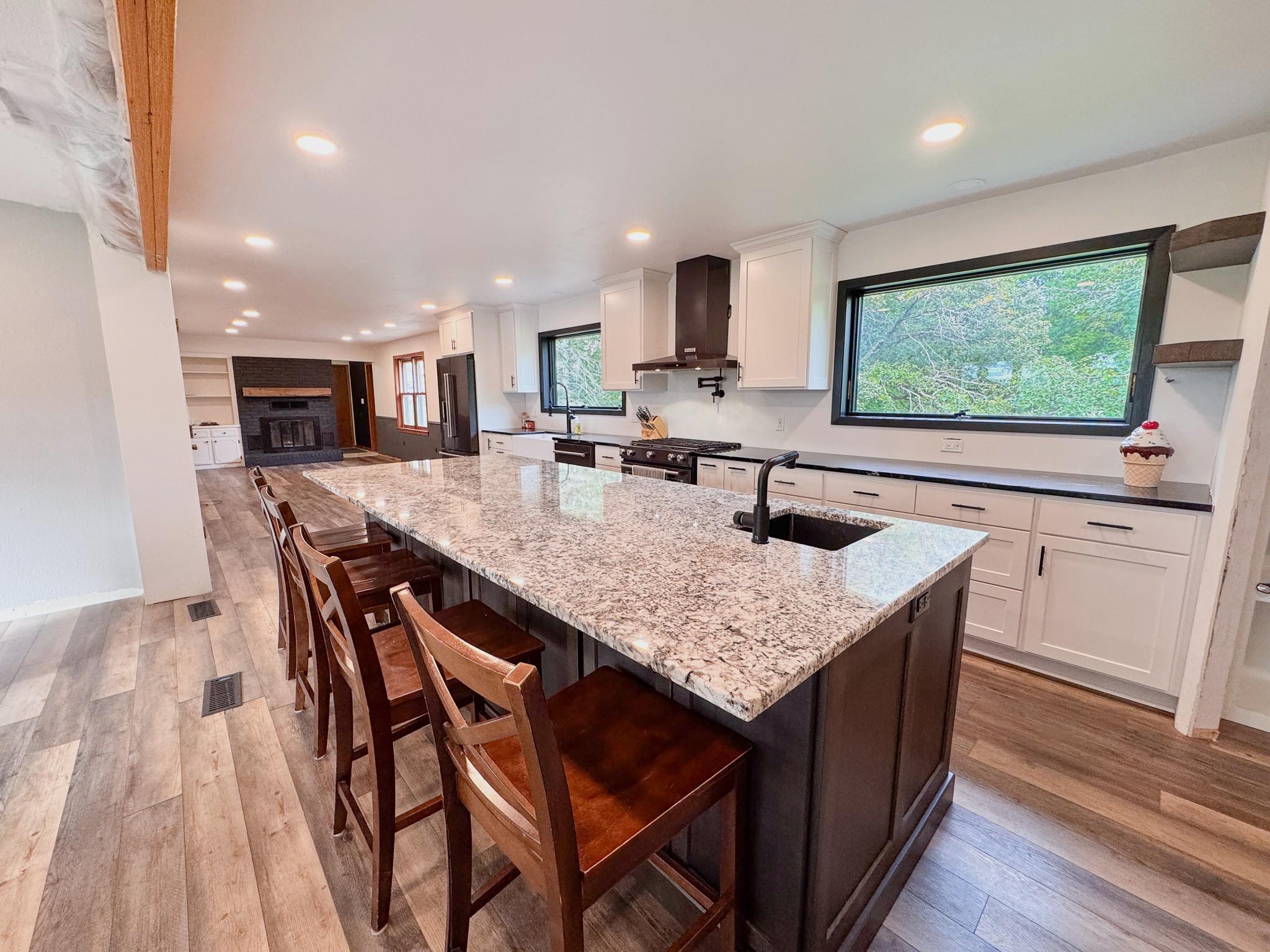 1978 single family home for sale at 615 S Woodland Drive in Fergus Falls, MN — 4 bed, 4 bath (photo 6 of 55)