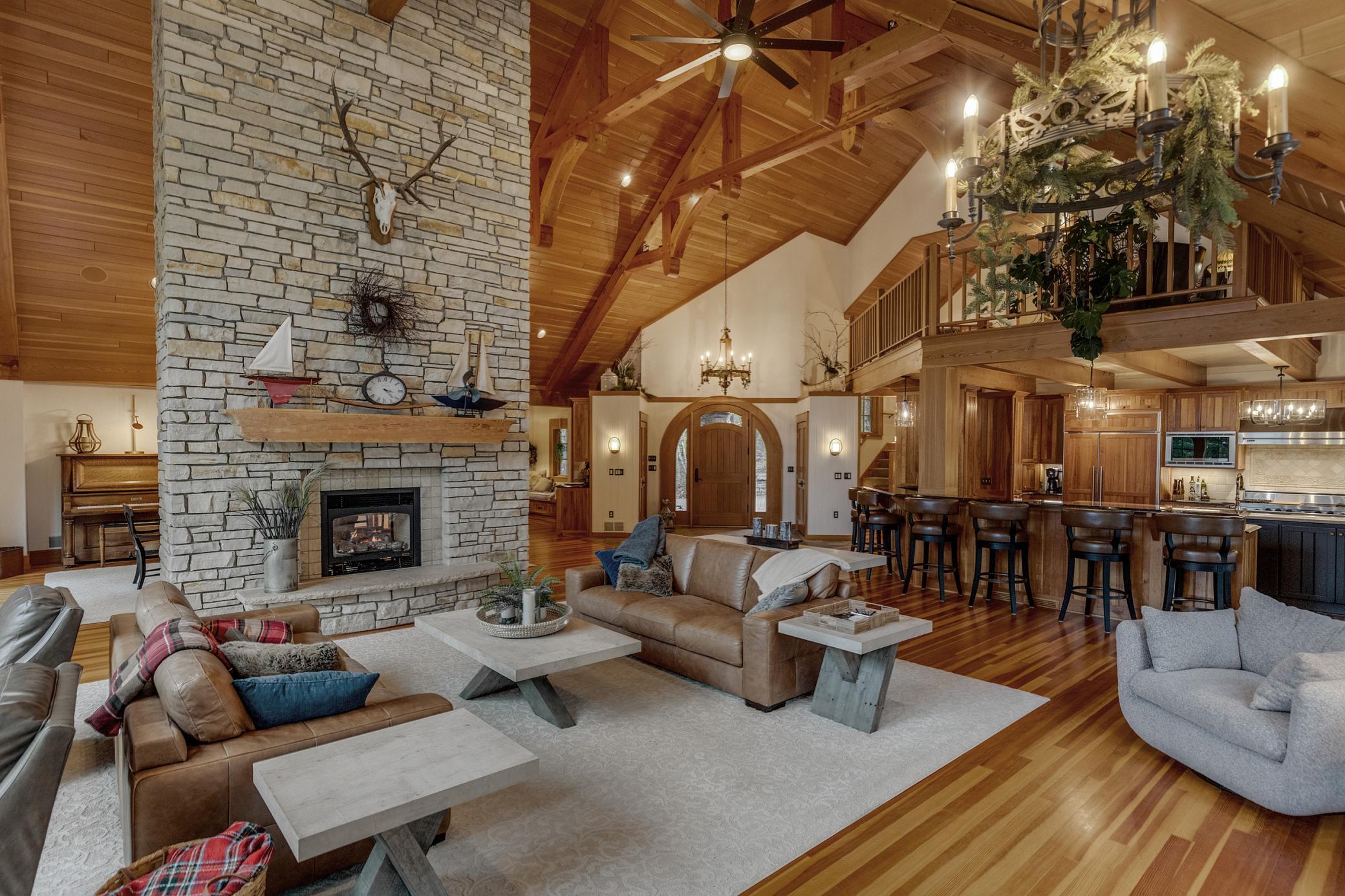2000 single family home for sale at 32485 Timberlane Point in Breezy Point, MN — 6 bed, 7 bath (photo 7 of 125)