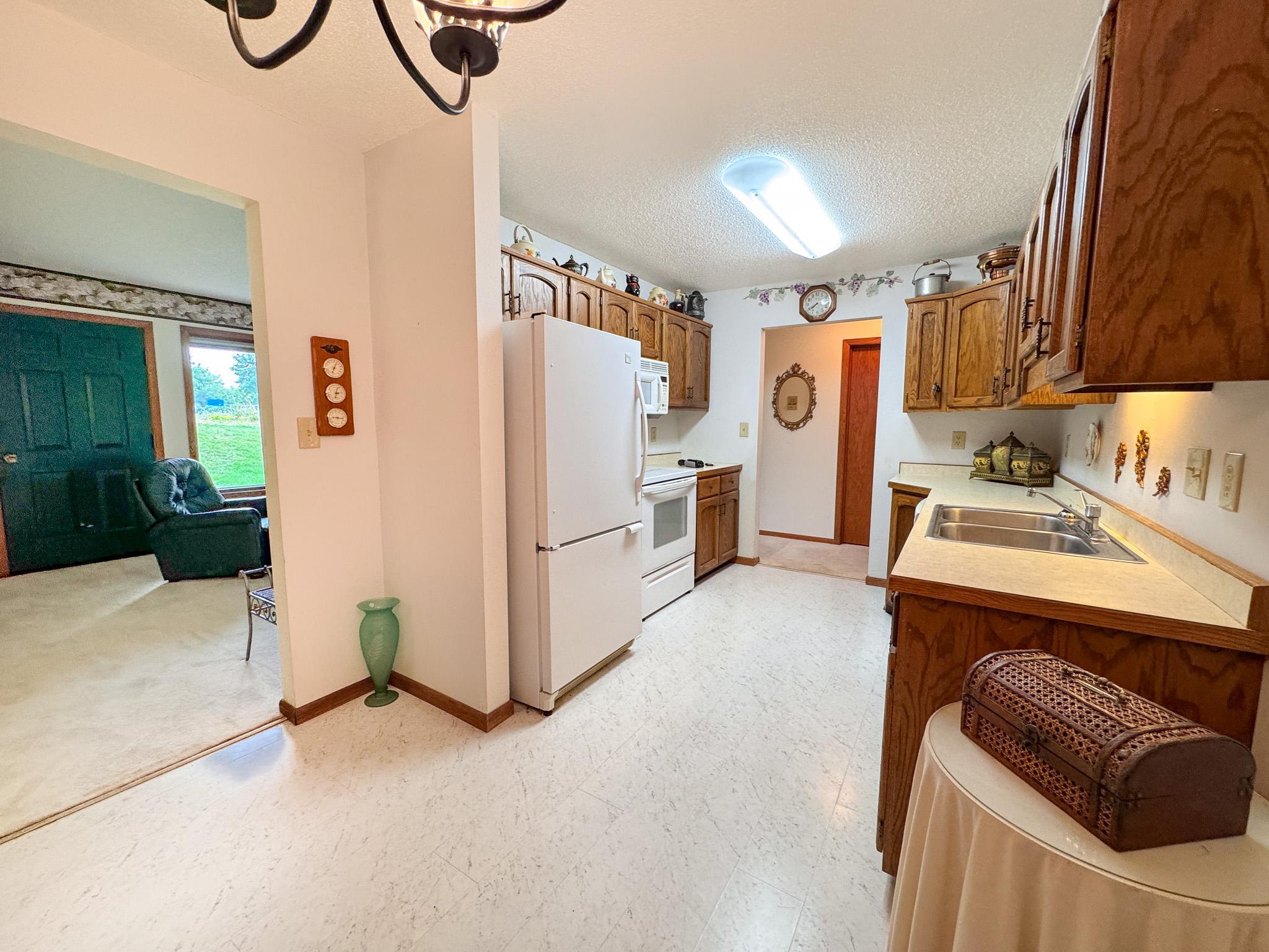 1980 condo for sale at 400 Kennedy Park Circle, Unit 102 in Fergus Falls, MN — 2 bed, 2 bath (photo 11 of 41)