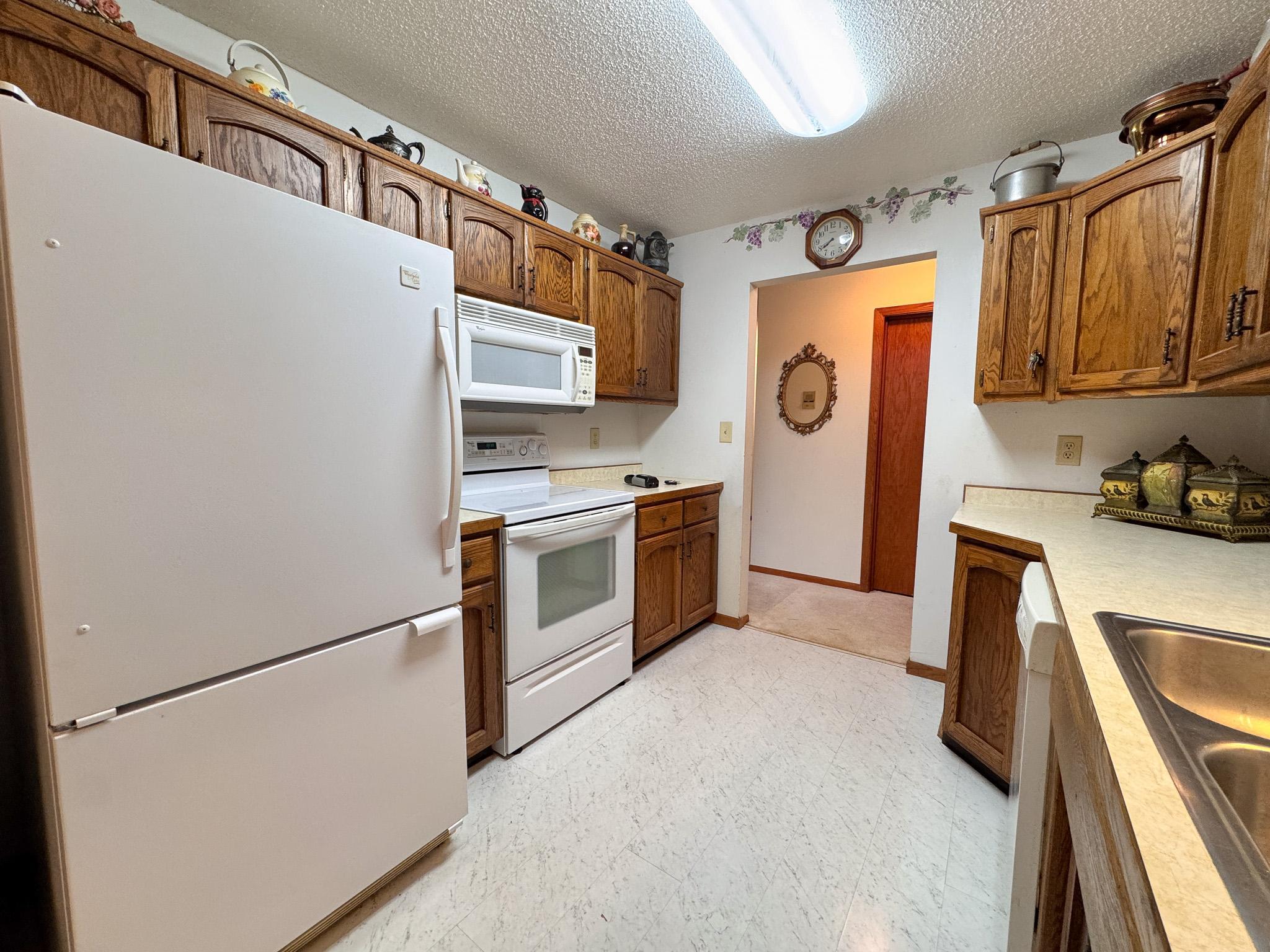 1980 condo for sale at 400 Kennedy Park Circle, Unit 102 in Fergus Falls, MN — 2 bed, 2 bath (photo 12 of 41)