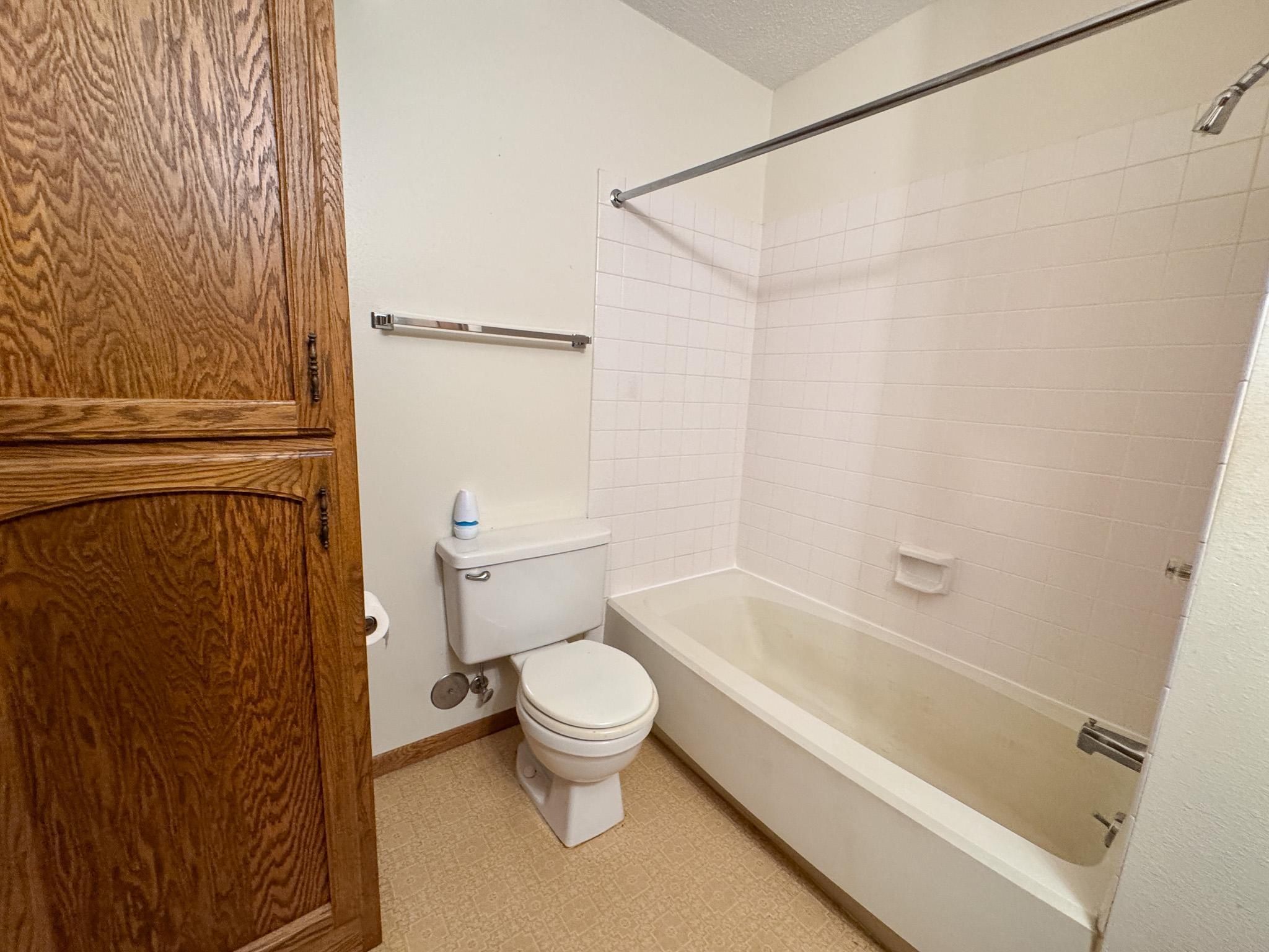 1980 condo for sale at 400 Kennedy Park Circle, Unit 102 in Fergus Falls, MN — 2 bed, 2 bath (photo 21 of 41)