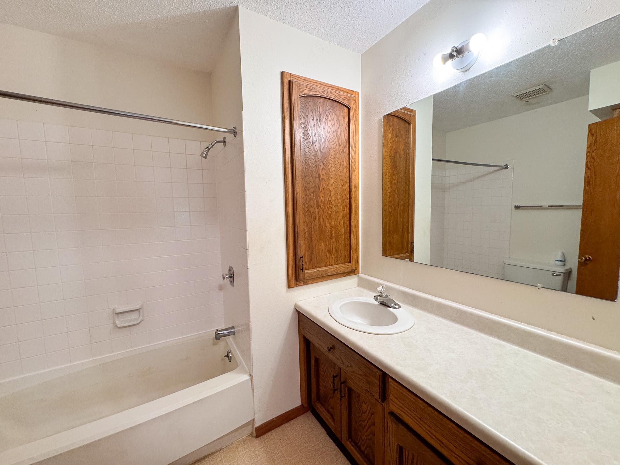 1980 condo for sale at 400 Kennedy Park Circle, Unit 102 in Fergus Falls, MN — 2 bed, 2 bath (photo 22 of 41)