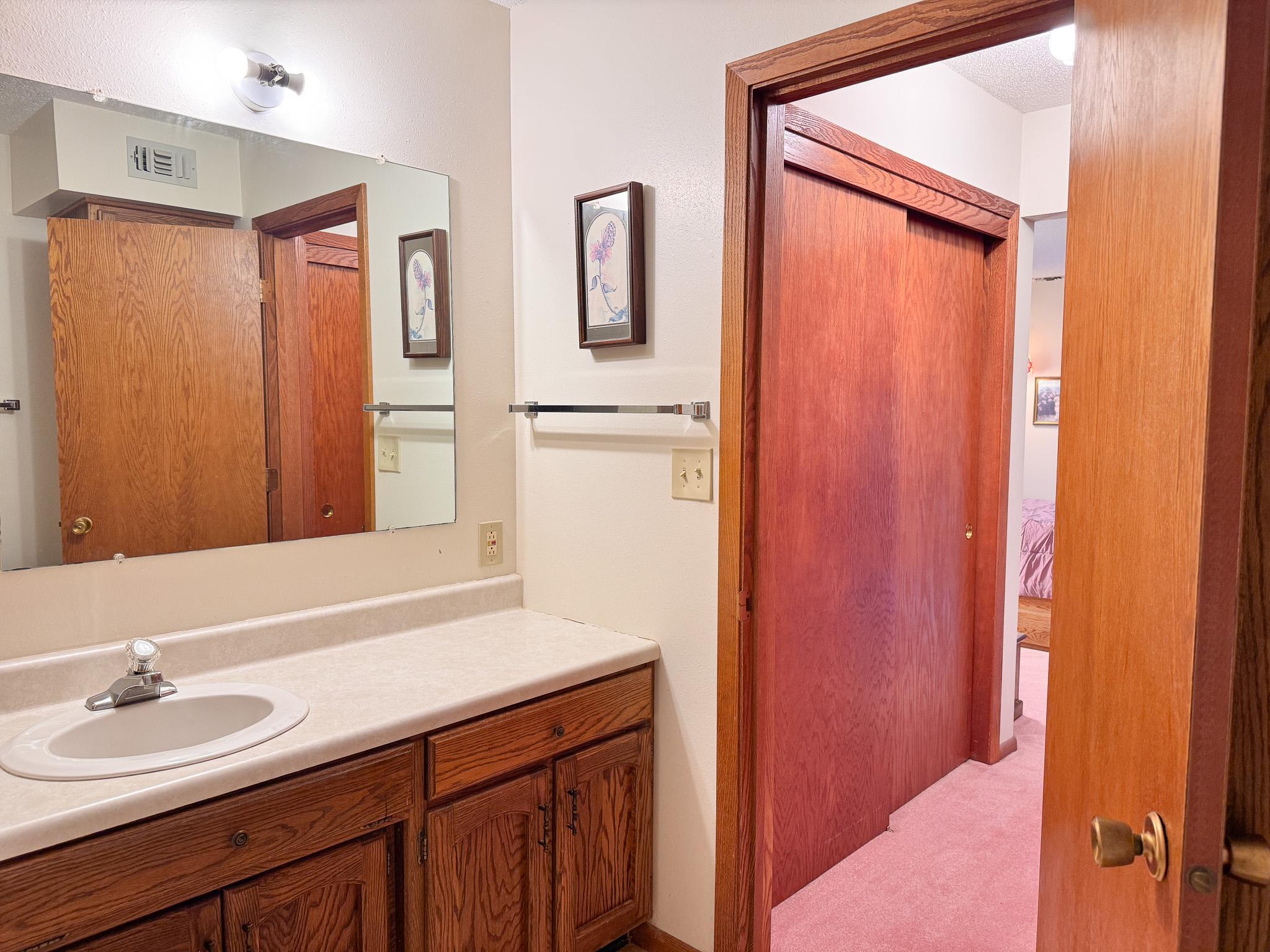 1980 condo for sale at 400 Kennedy Park Circle, Unit 102 in Fergus Falls, MN — 2 bed, 2 bath (photo 23 of 41)