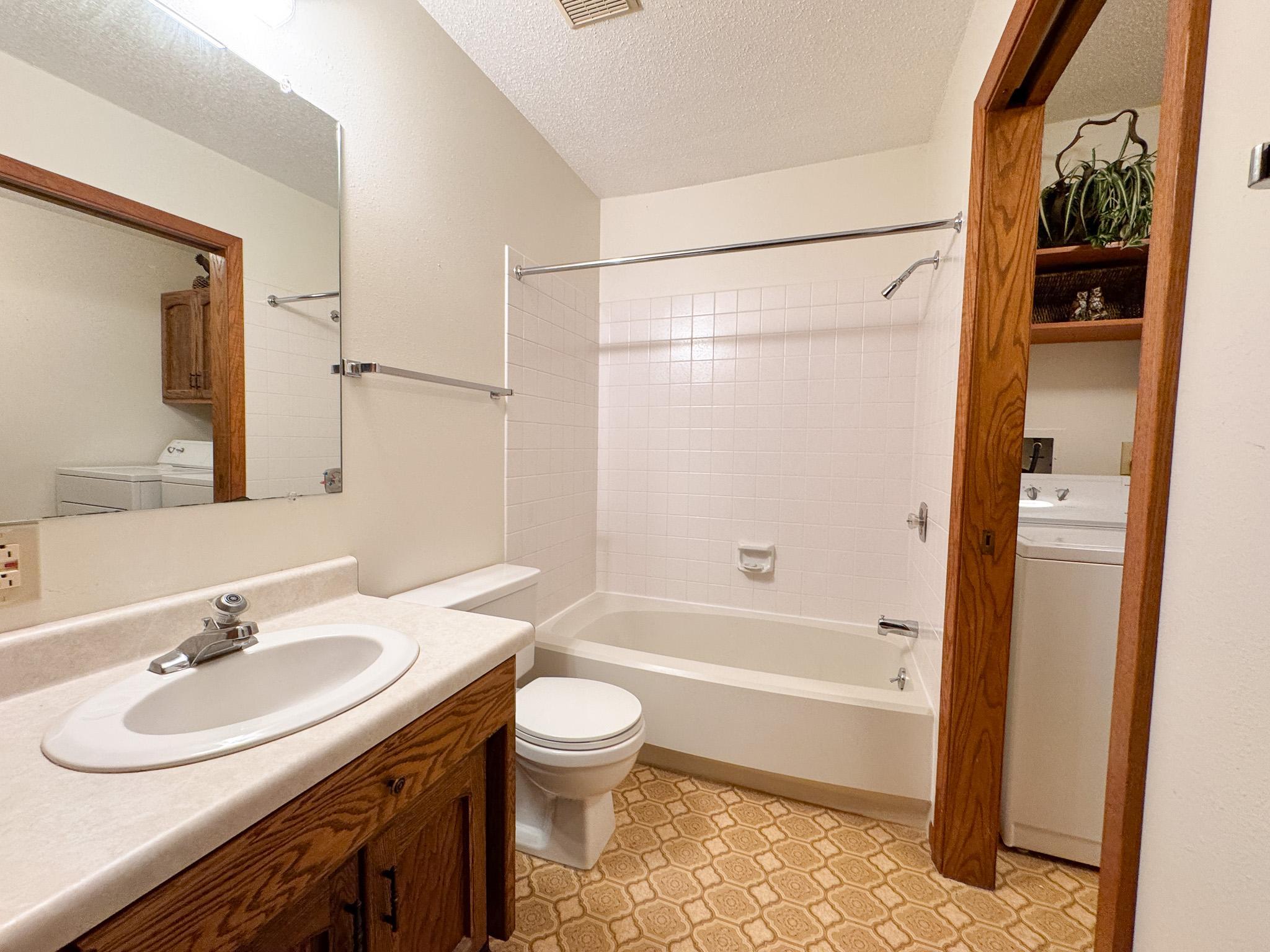 1980 condo for sale at 400 Kennedy Park Circle, Unit 102 in Fergus Falls, MN — 2 bed, 2 bath (photo 27 of 41)