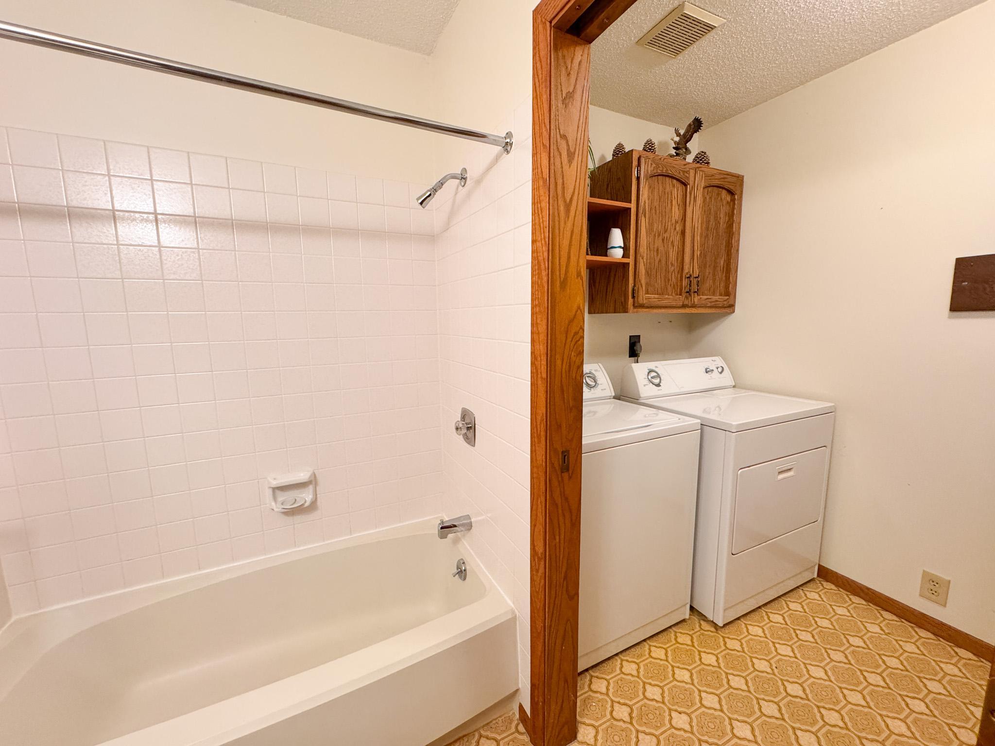 1980 condo for sale at 400 Kennedy Park Circle, Unit 102 in Fergus Falls, MN — 2 bed, 2 bath (photo 28 of 41)
