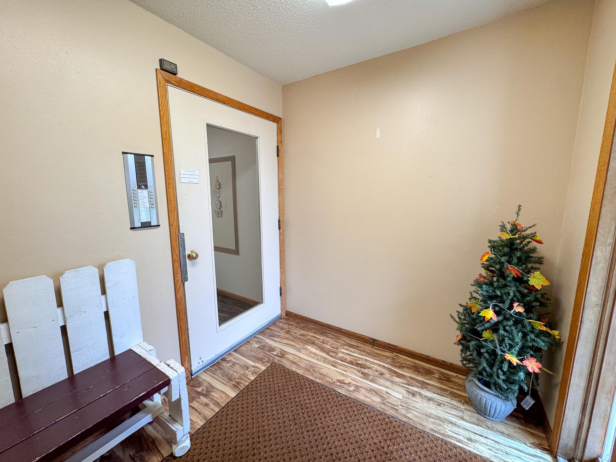 1980 condo for sale at 400 Kennedy Park Circle, Unit 102 in Fergus Falls, MN — 2 bed, 2 bath (photo 34 of 41)