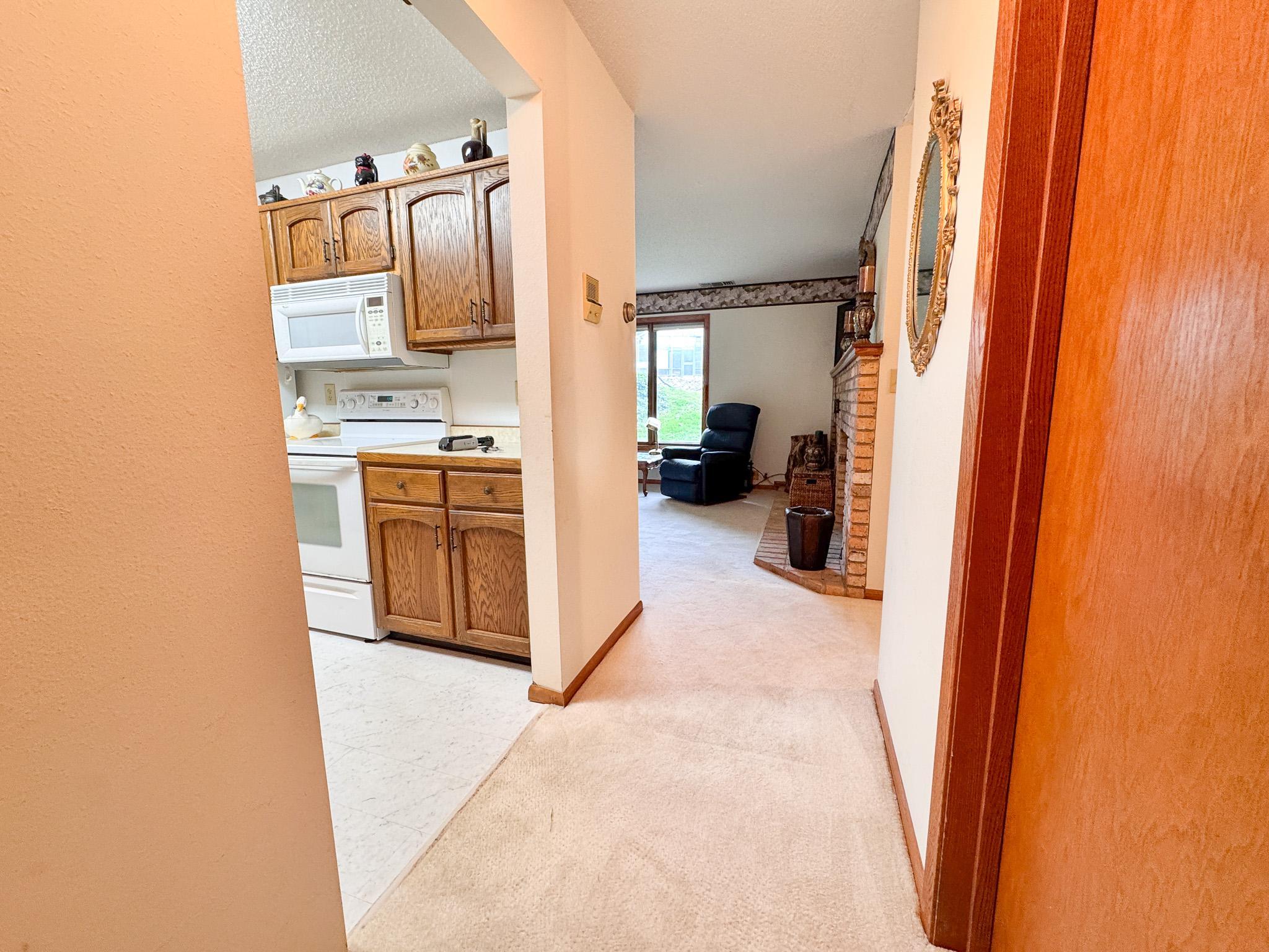 1980 condo for sale at 400 Kennedy Park Circle, Unit 102 in Fergus Falls, MN — 2 bed, 2 bath (photo 5 of 41)