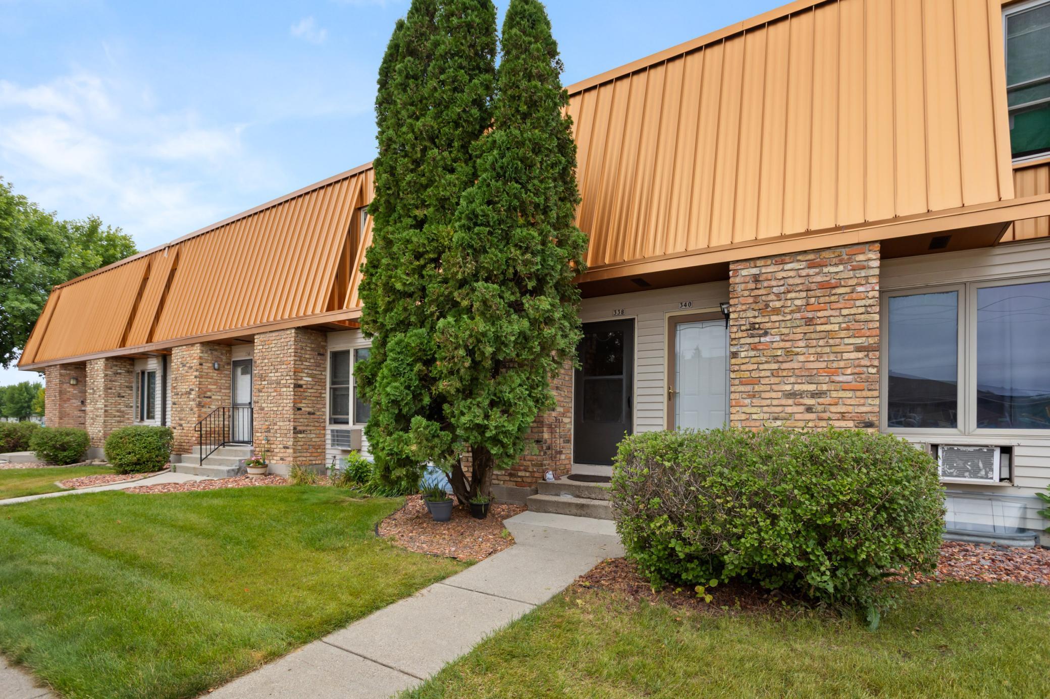 1977 condo for sale at 338 13th Avenue E in West Fargo, ND — 2 bed, 2 bath (photo 2 of 38)