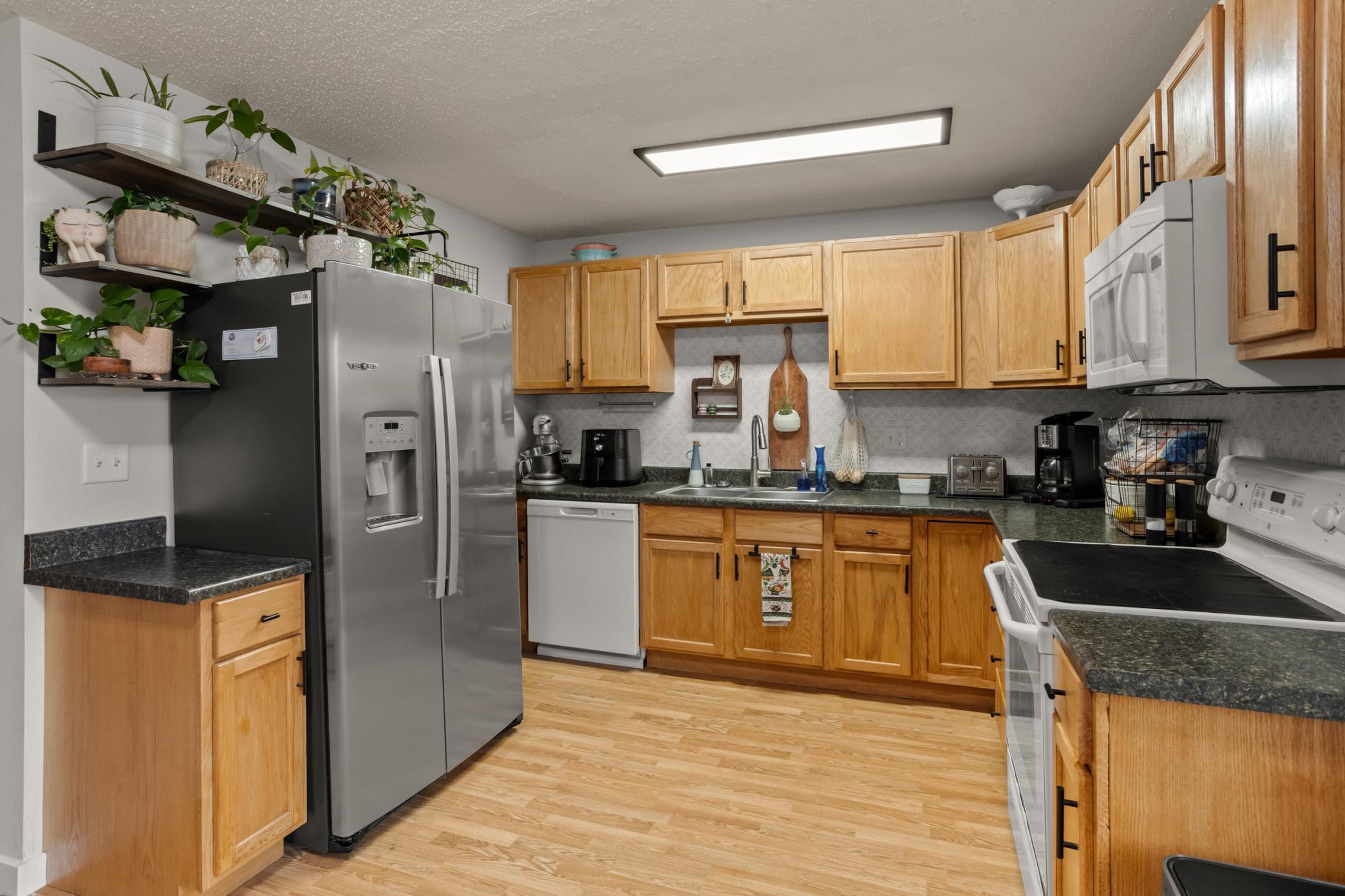 1977 condo for sale at 338 13th Avenue E in West Fargo, ND — 2 bed, 2 bath (photo 13 of 38)