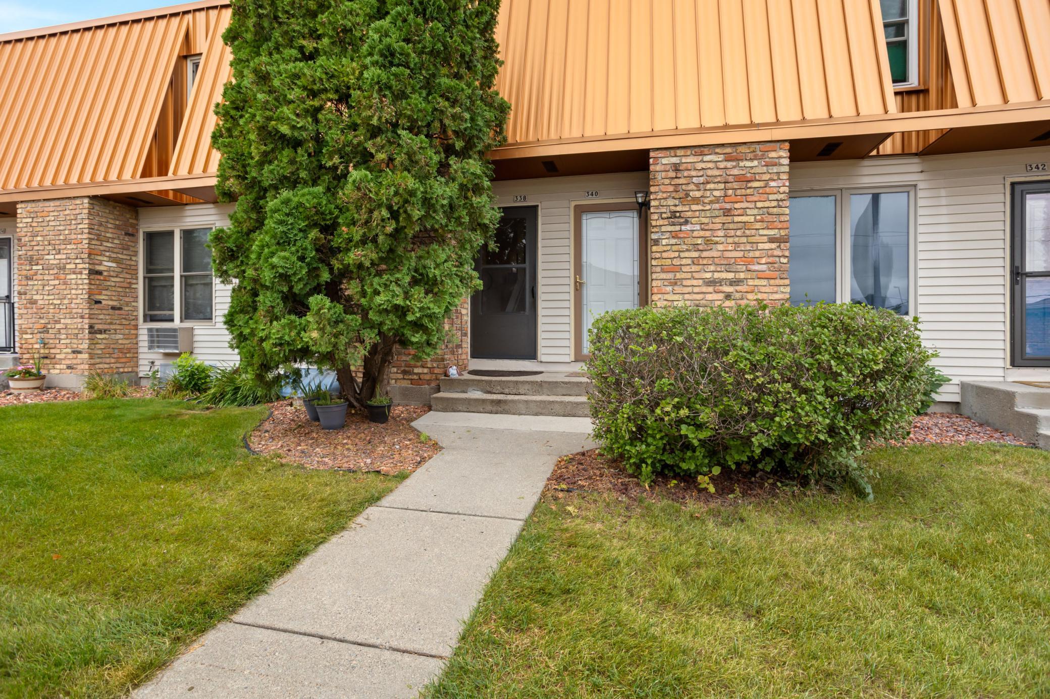 1977 condo for sale at 338 13th Avenue E in West Fargo, ND — 2 bed, 2 bath (photo 4 of 38)