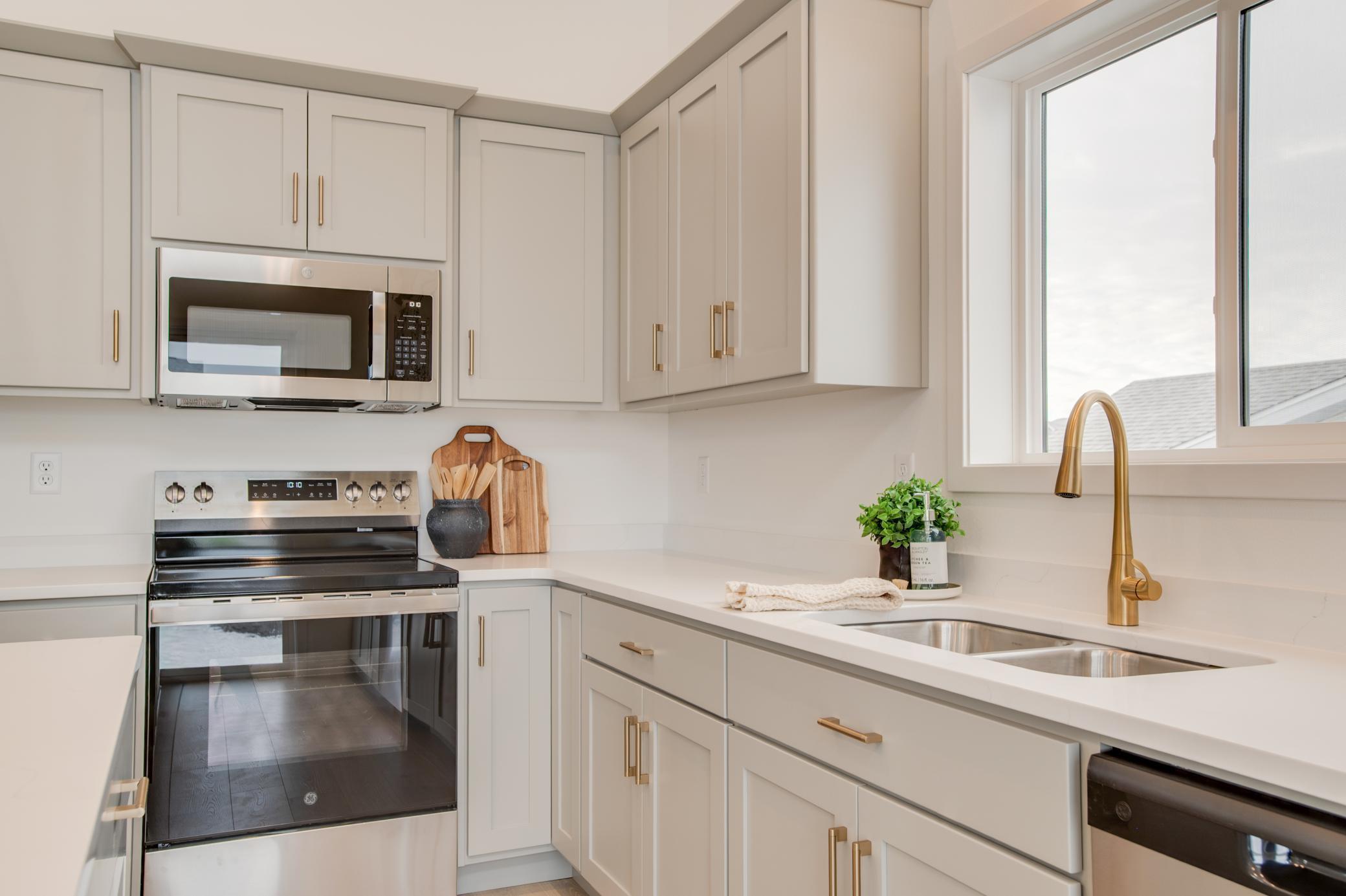 2026 single family home for sale at 2621 42nd Avenue S in Moorhead, MN — 3 bed, 3 bath (photo 12 of 30)