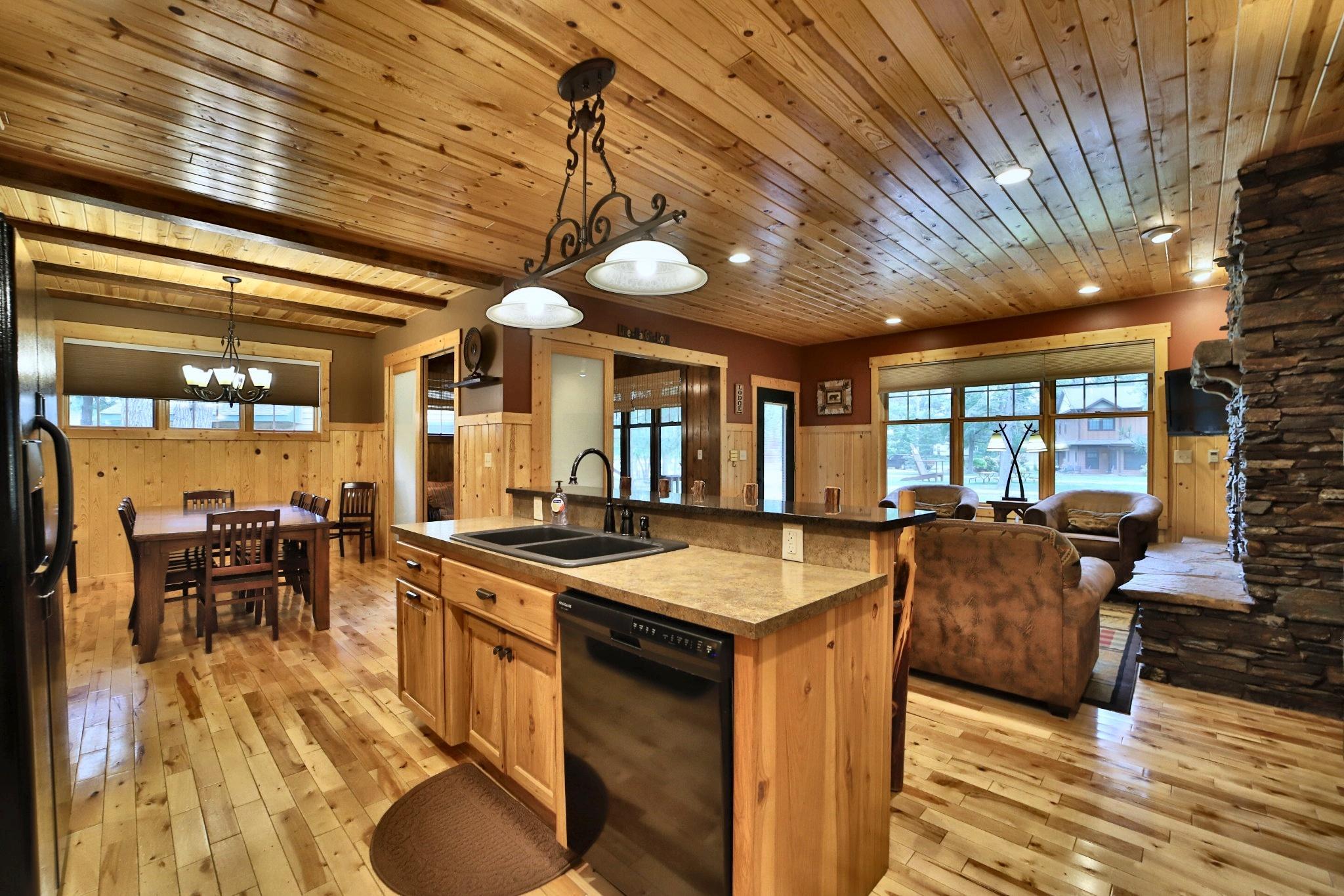 2008 home for sale at 35308 Vacation Drive, Unit 23 in Pequot Lakes, MN — 3 bed, 4 bath (photo 4 of 35)