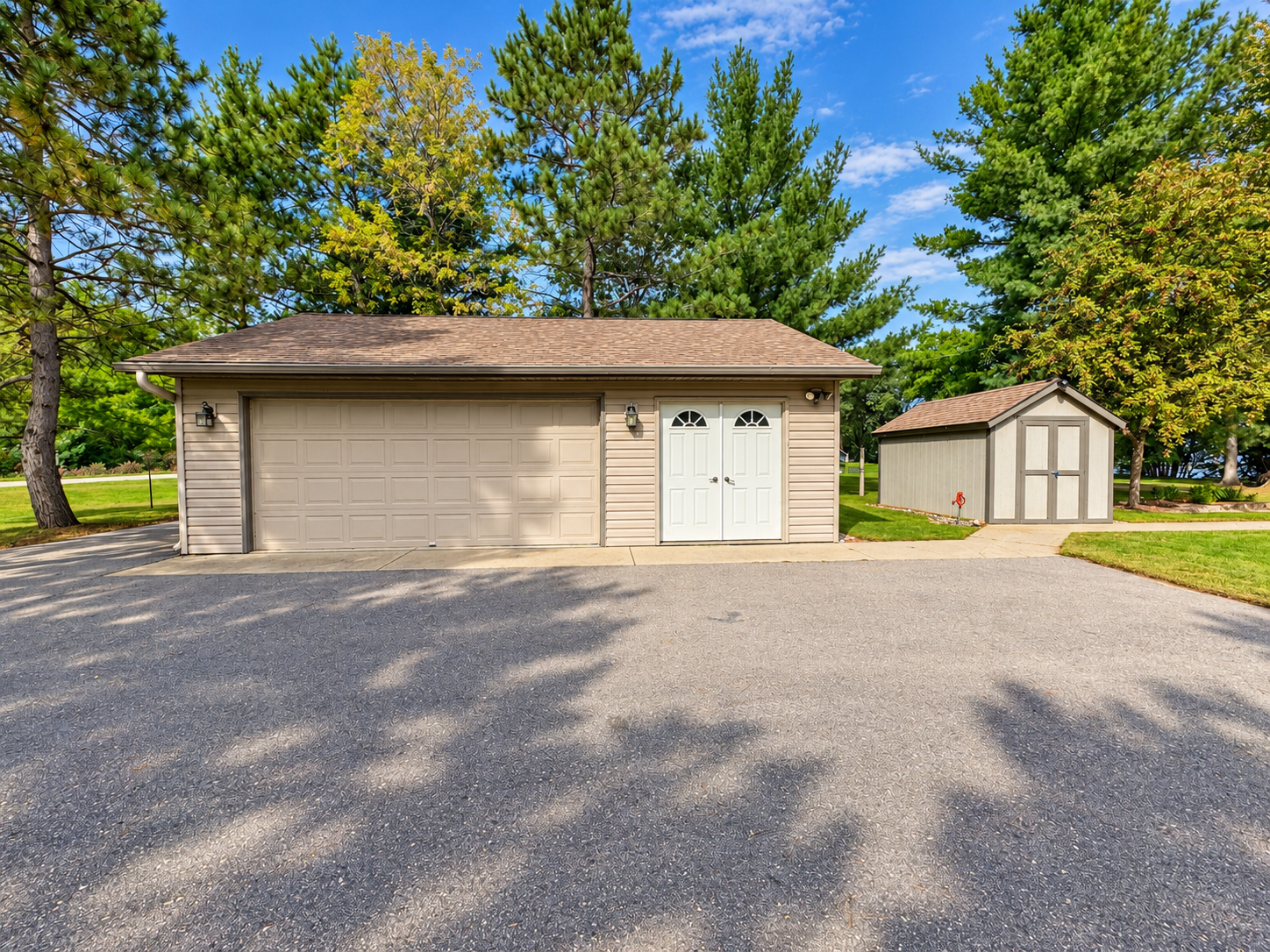 2003 single family home for sale at 44701 Miller Beach Road in Ottertail, MN — 2 bed, 1 bath (photo 11 of 35)