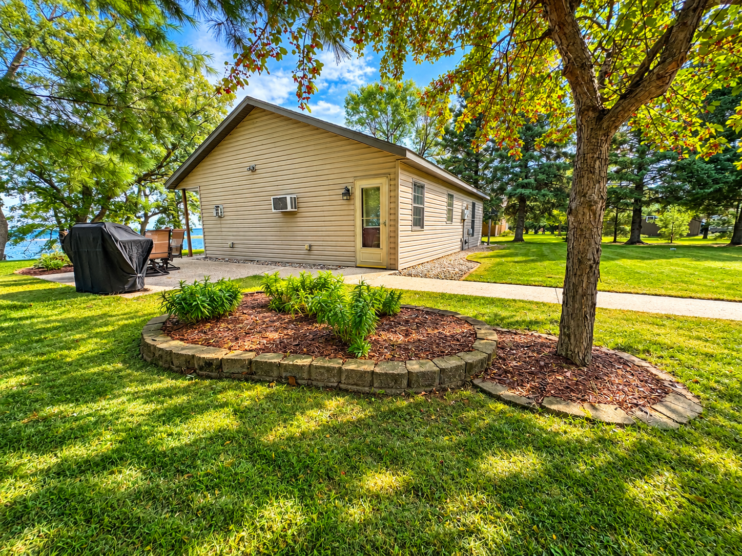 2003 single family home for sale at 44701 Miller Beach Road in Ottertail, MN — 2 bed, 1 bath (photo 15 of 35)