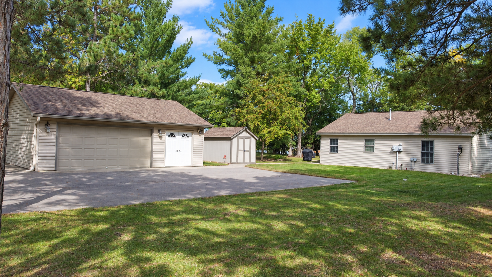 2003 single family home for sale at 44701 Miller Beach Road in Ottertail, MN — 2 bed, 1 bath (photo 17 of 35)