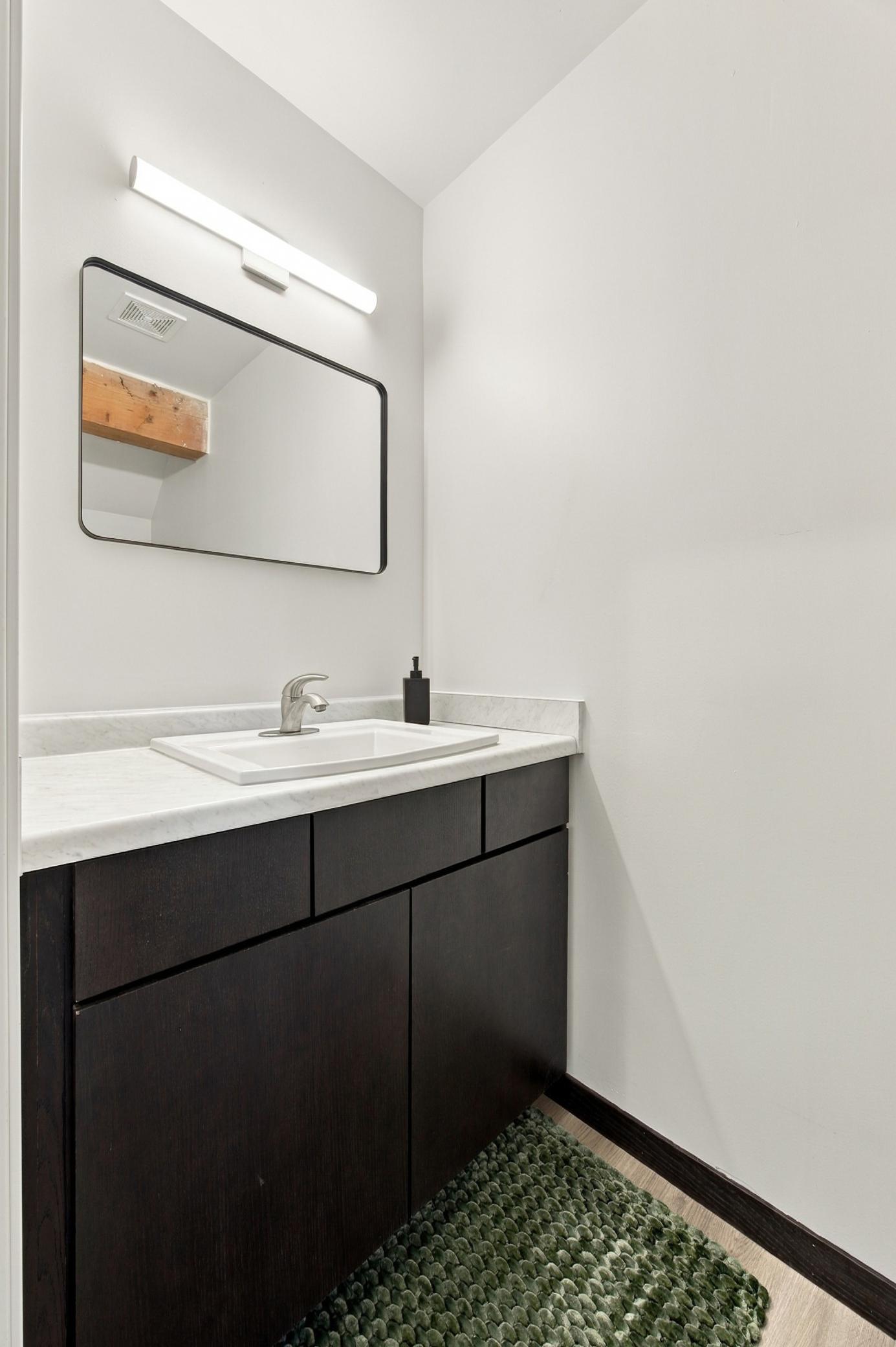 1907 condo for sale at 627 Northern Pacific Avenue N, Unit 205 in Fargo, ND — 1 bed, 2 bath (photo 13 of 24)