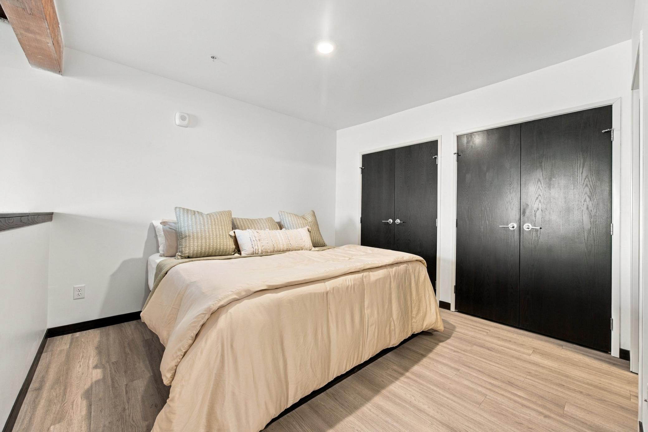 1907 condo for sale at 627 Northern Pacific Avenue N, Unit 205 in Fargo, ND — 1 bed, 2 bath (photo 15 of 24)