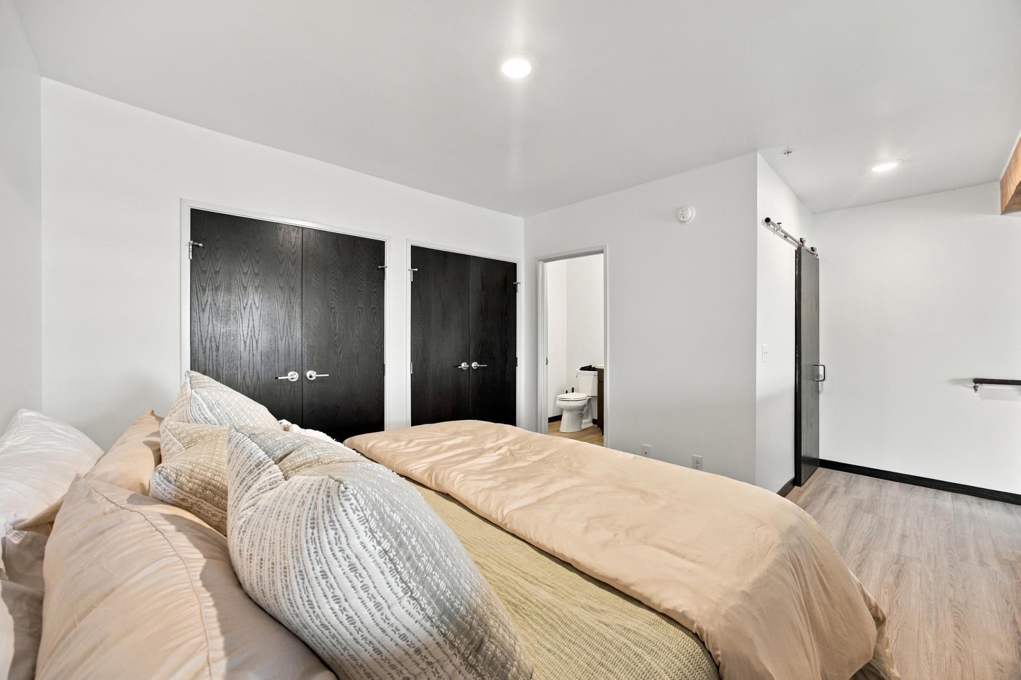 1907 condo for sale at 627 Northern Pacific Avenue N, Unit 205 in Fargo, ND — 1 bed, 2 bath (photo 18 of 24)
