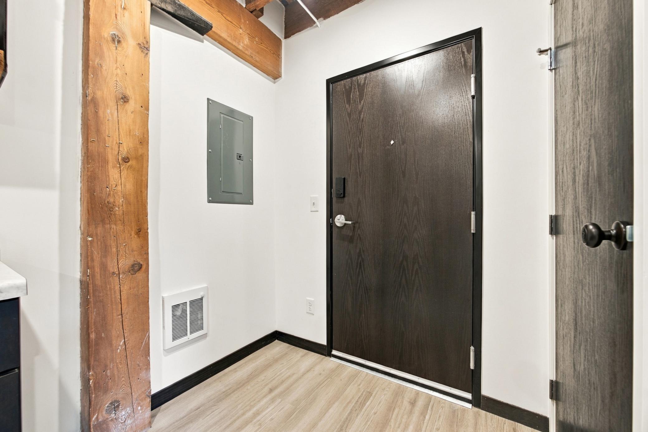 1907 condo for sale at 627 Northern Pacific Avenue N, Unit 205 in Fargo, ND — 1 bed, 2 bath (photo 3 of 24)