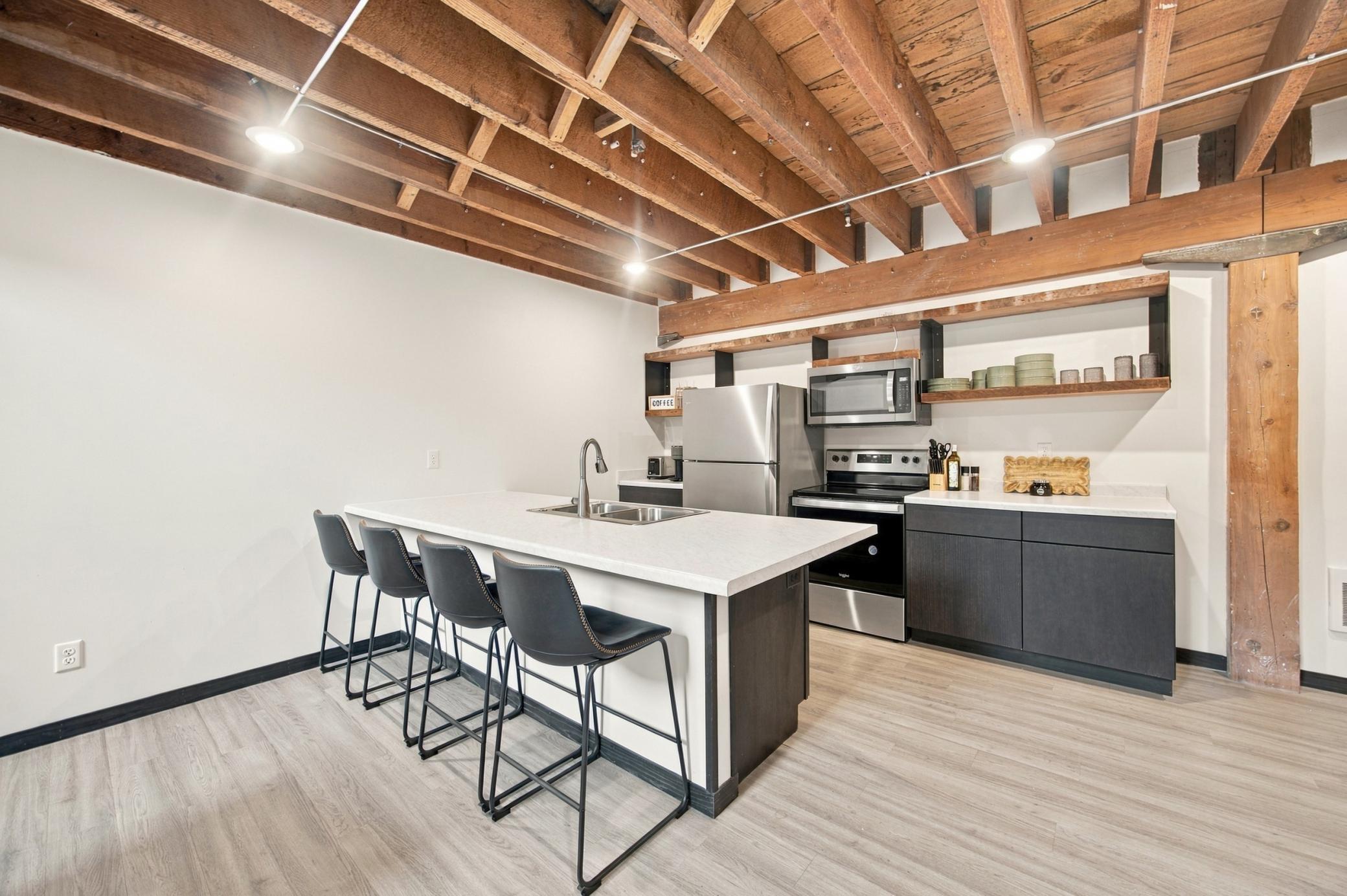 1907 condo for sale at 627 Northern Pacific Avenue N, Unit 205 in Fargo, ND — 1 bed, 2 bath (photo 4 of 24)
